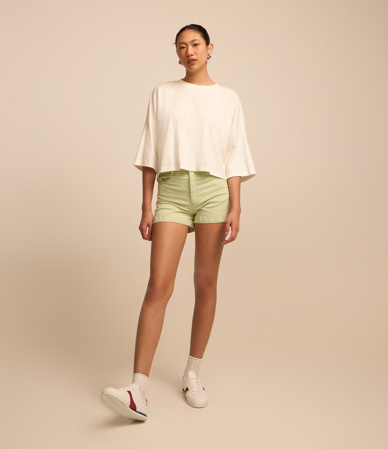 Short em Sarja com Cintura Alta e Barra Dobrada Verde Claro 5