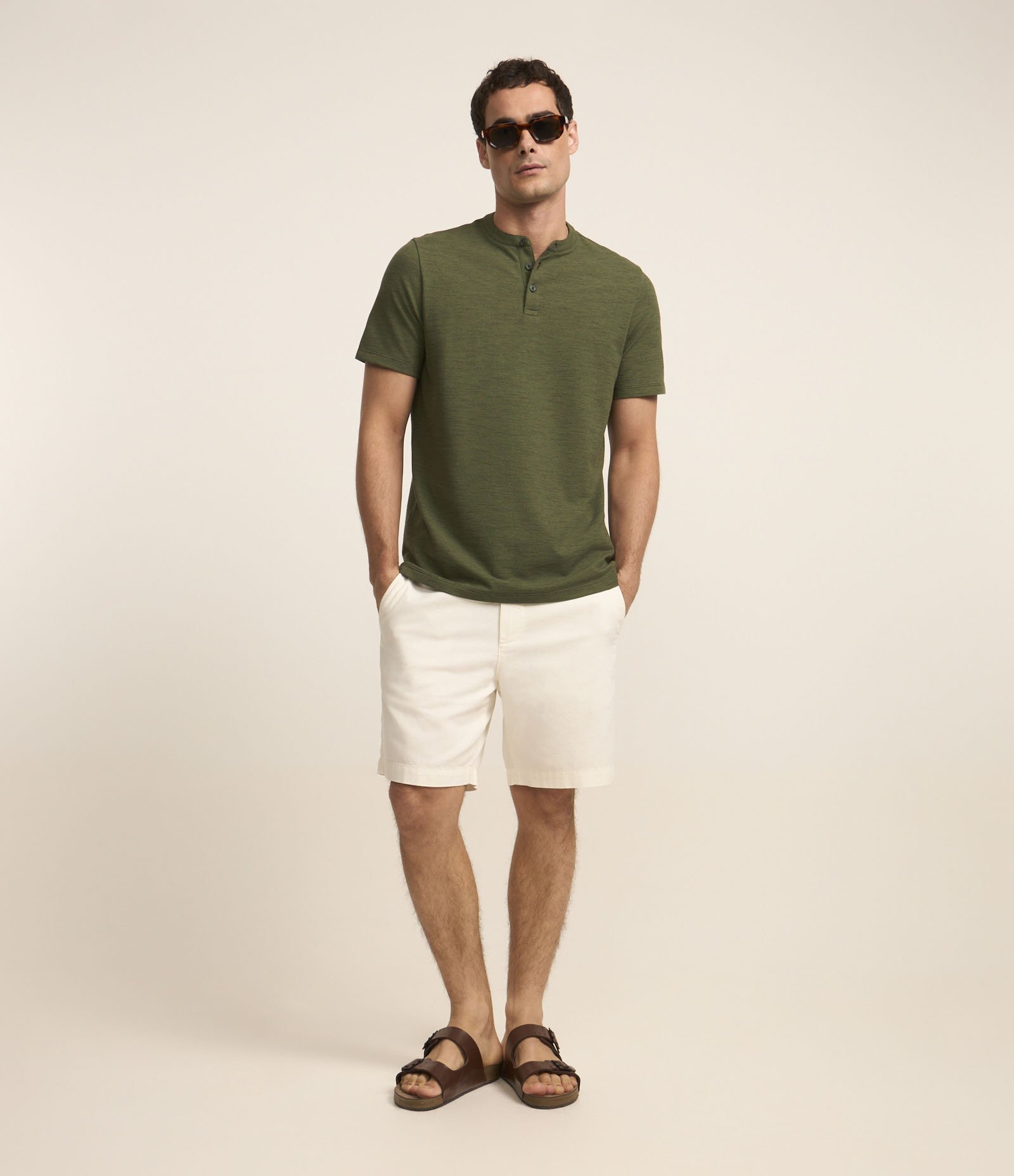 Camiseta em Algodão com Textura e Gola Padre com Botão Verde 2