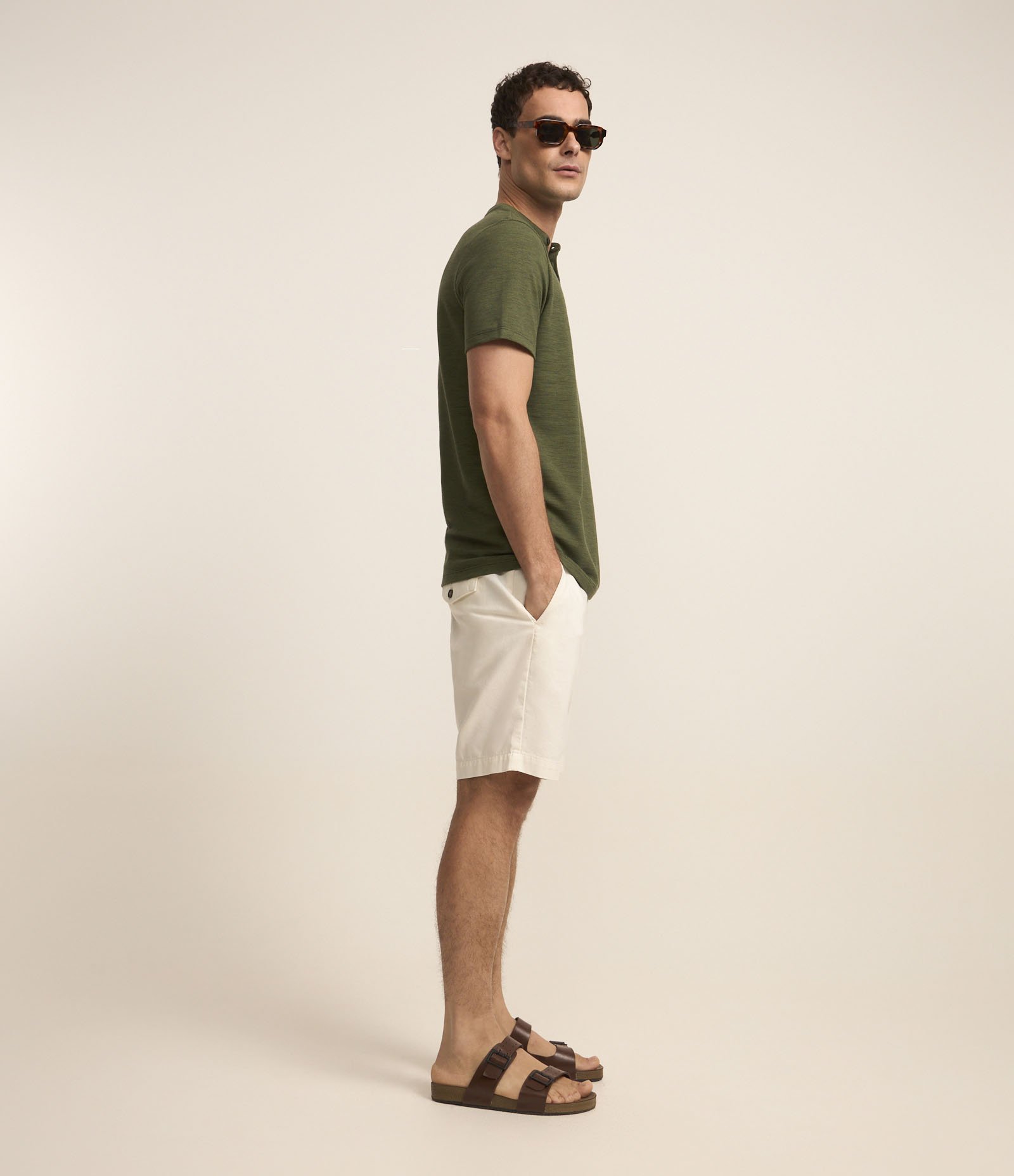 Camiseta em Algodão com Textura e Gola Padre com Botão Verde 4