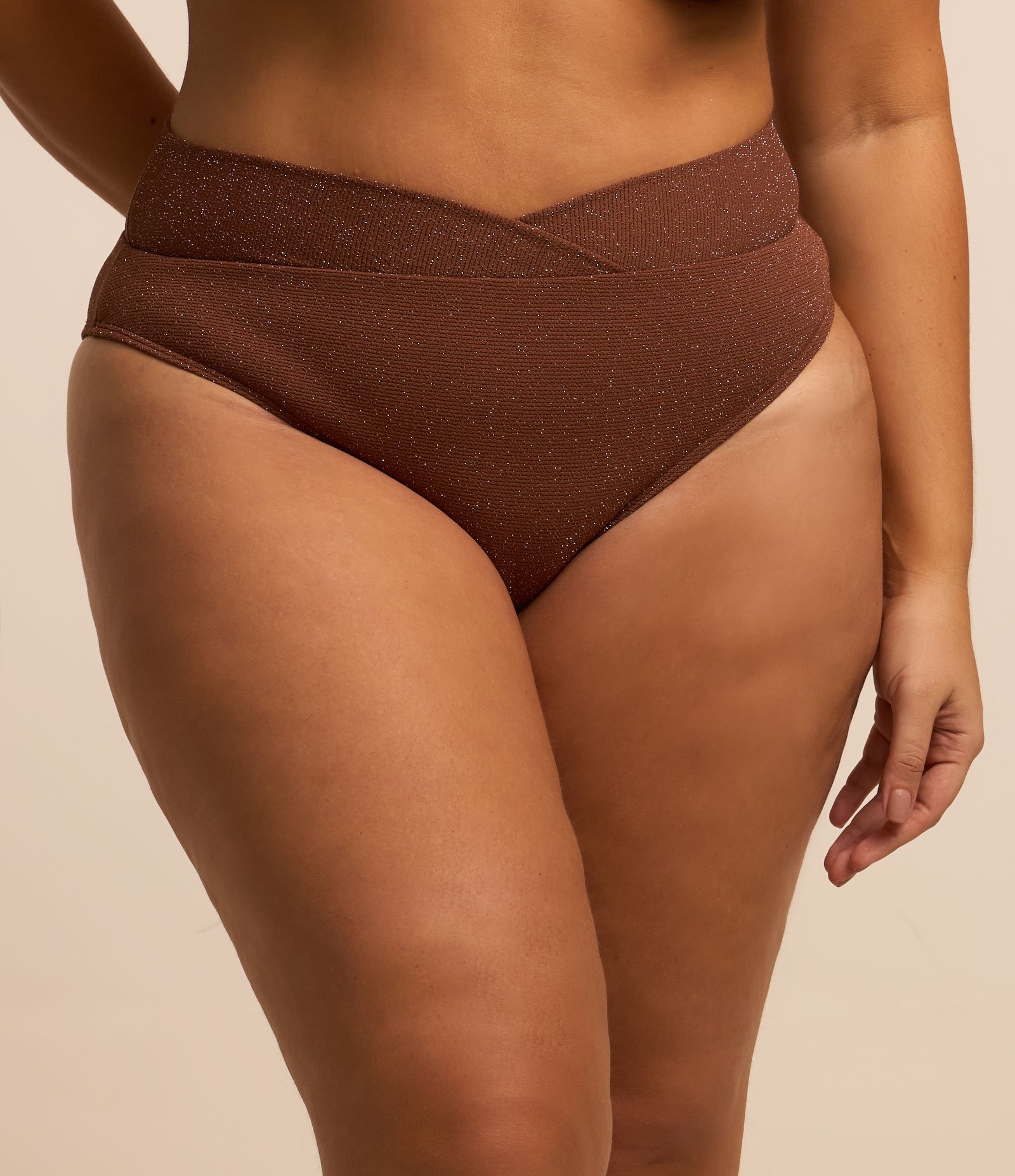 Biquíni Calcinha Hot Pants com Brilho Curve & Plus Size Marrom 1