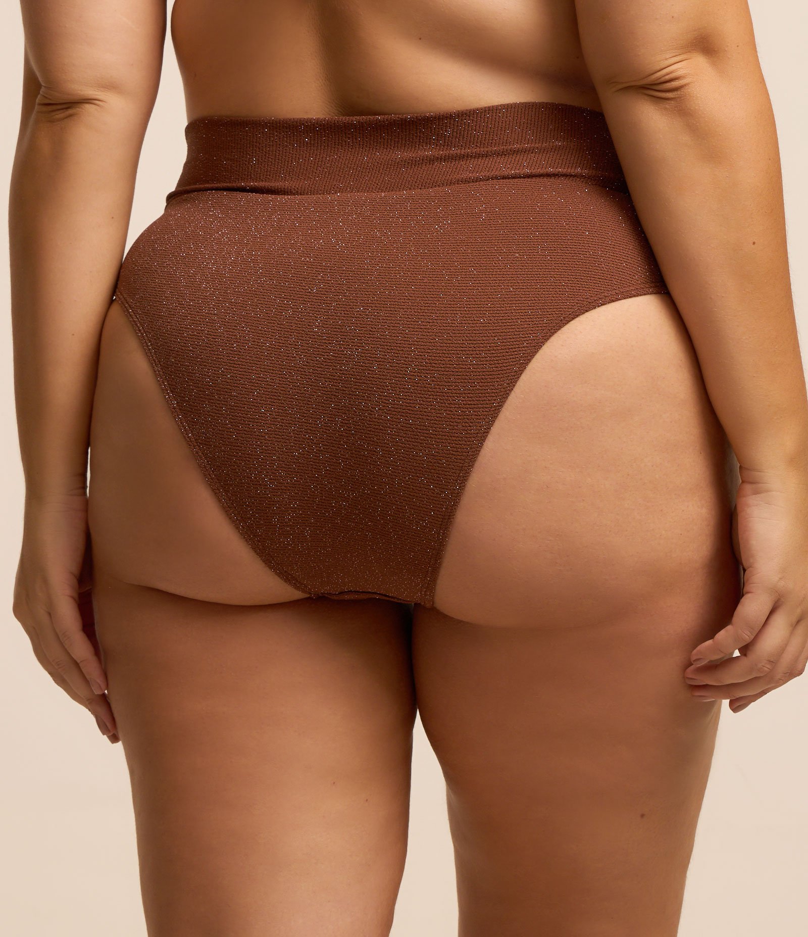 Biquíni Calcinha Hot Pants com Brilho Curve & Plus Size Marrom 3