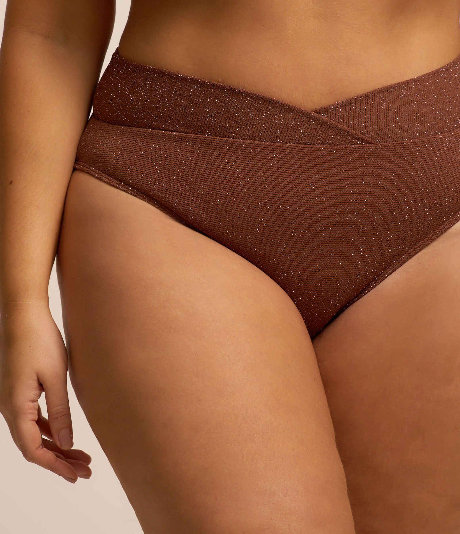 Biquíni Calcinha Hot Pants com Brilho Curve & Plus Size Marrom 4