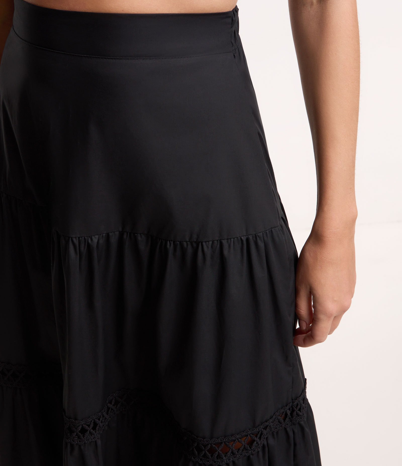 Saia Longa em Tricoline com Detalhes Entremeios e Cós Elástico Preto 4