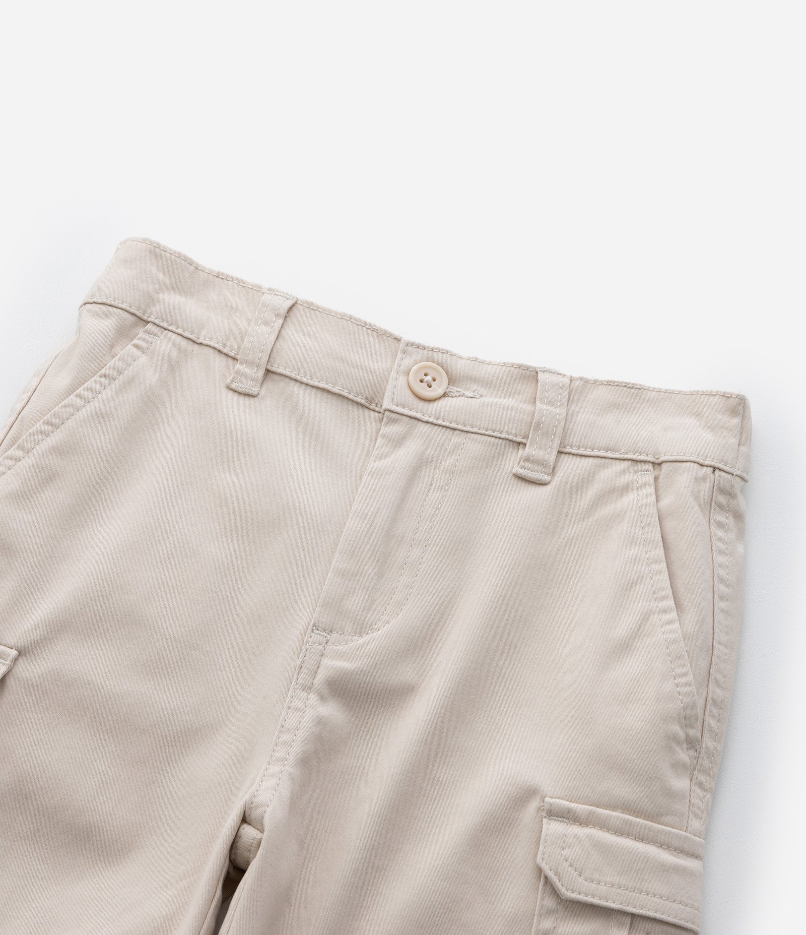 Bermuda Infantil em Sarja com Bolsos Cargo - Tam 5 a 14 Anos Bege 3