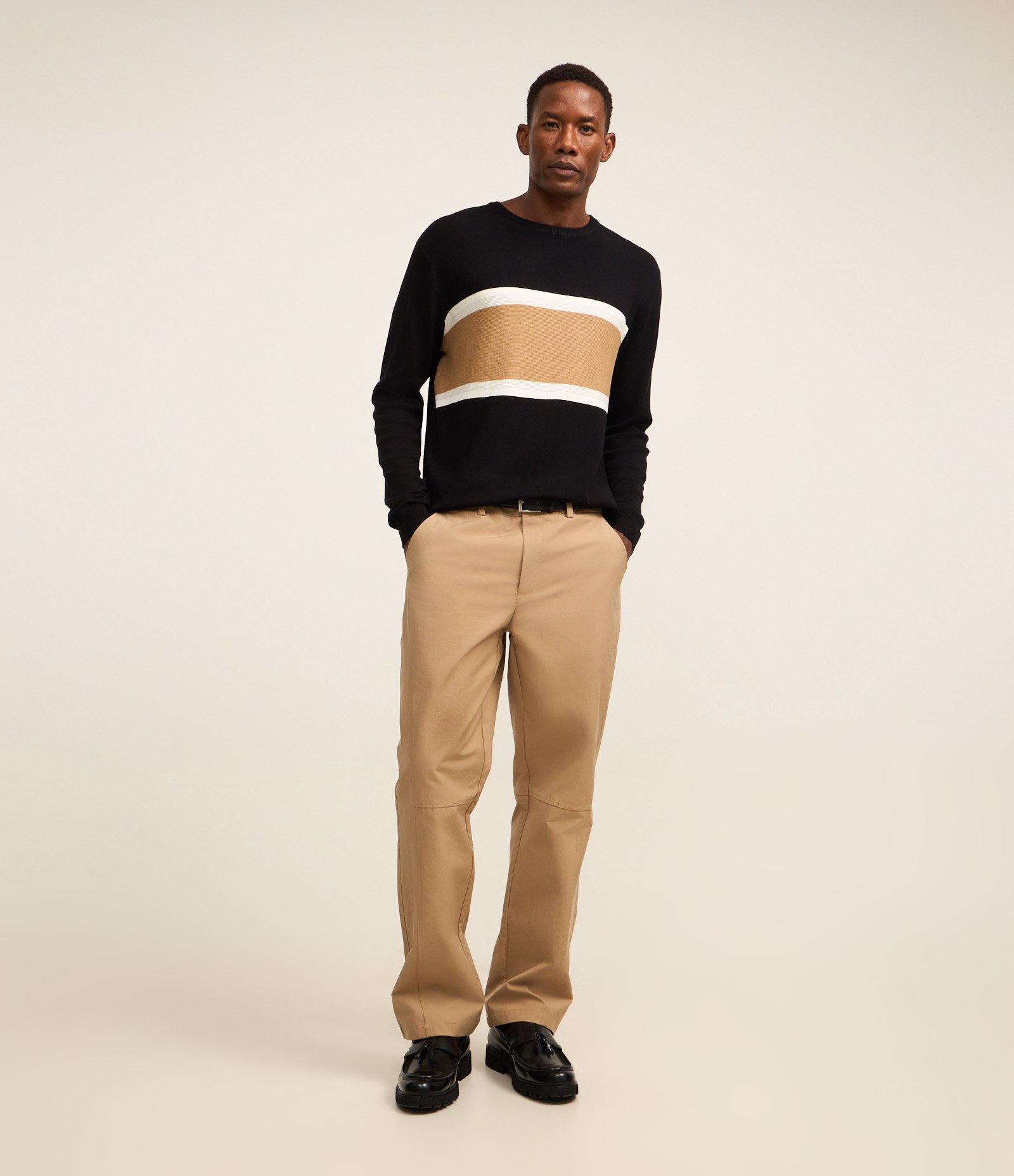 Suéter em Tricô com Bloco de Cor Preto/Bege 2