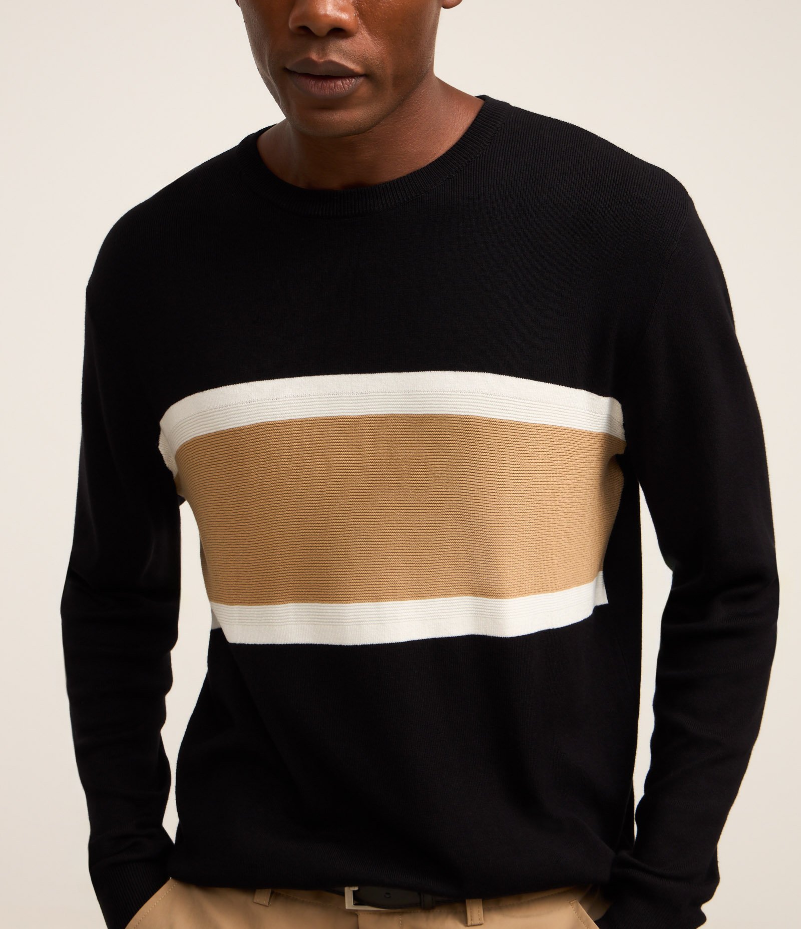Suéter em Tricô com Bloco de Cor Preto/Bege 4