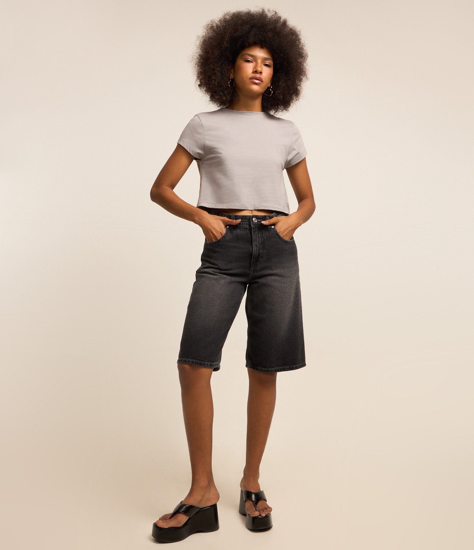 Blusa Boxy Cropped em Algodão com Abertura nas Costas Cinza 2