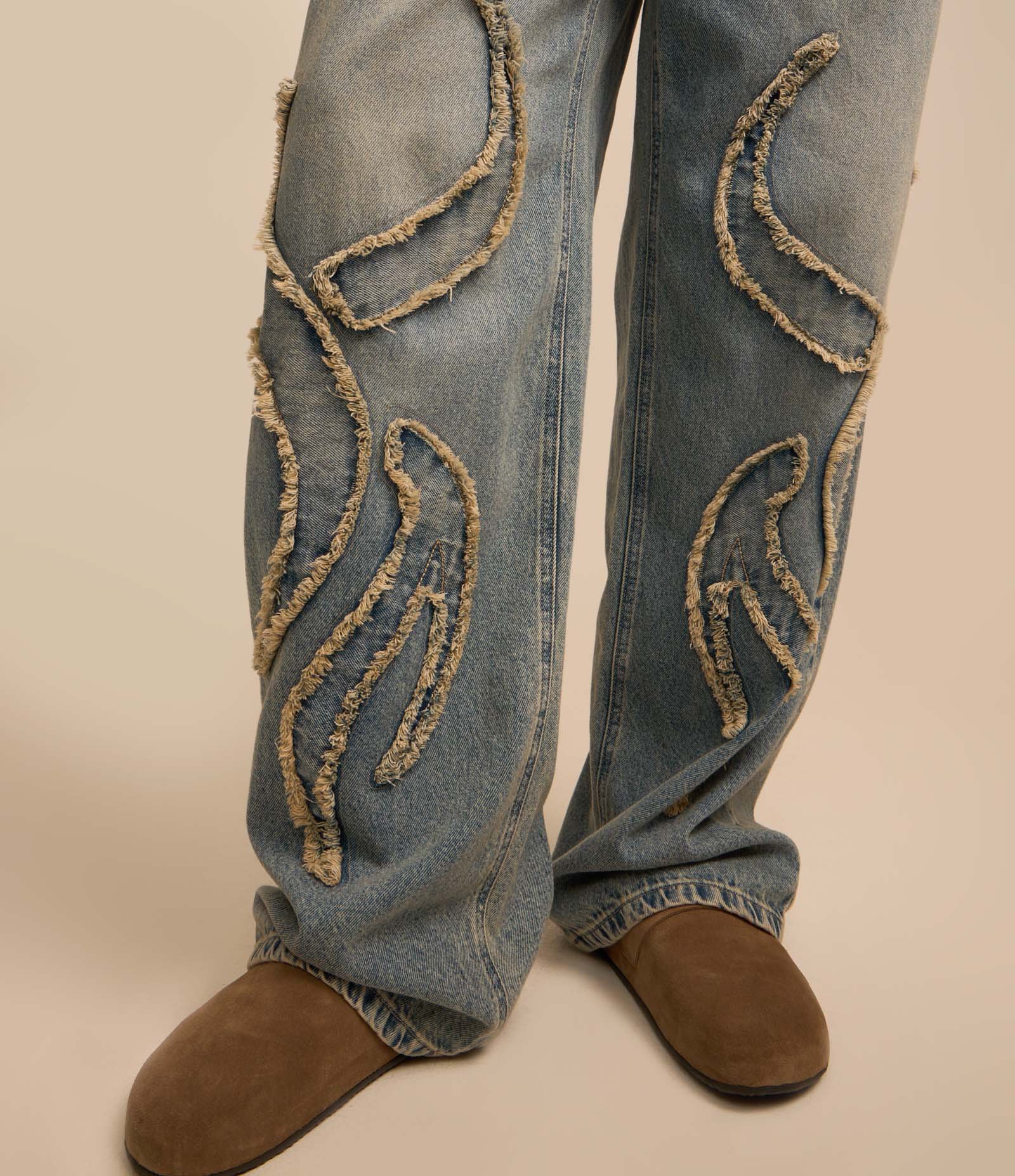 Calça Baggy em Jeans com Bordado Tribal Jeans Médio 4