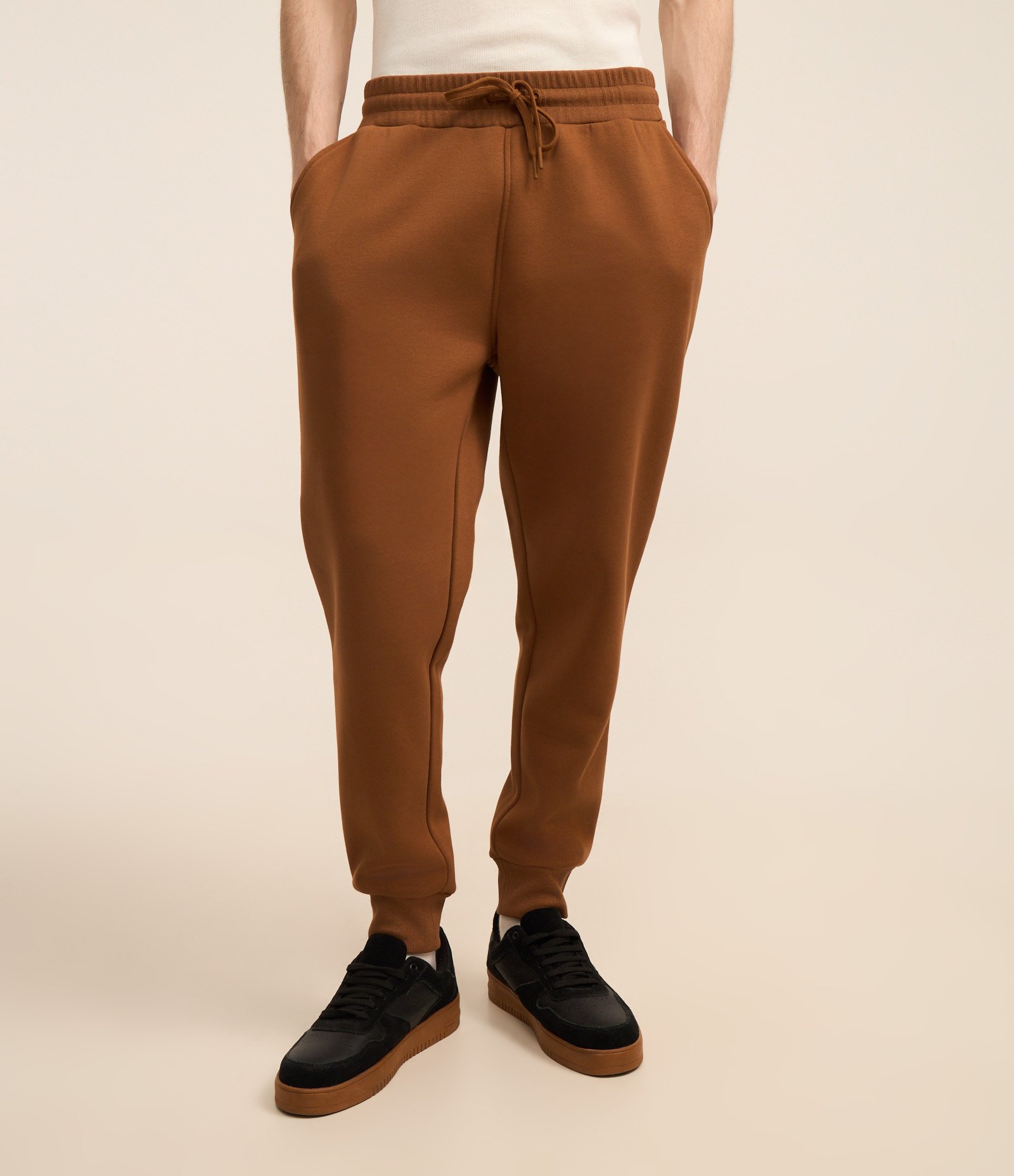 Calça em Moletom com Cós Elástico e Barra Ajustada Marrom 2