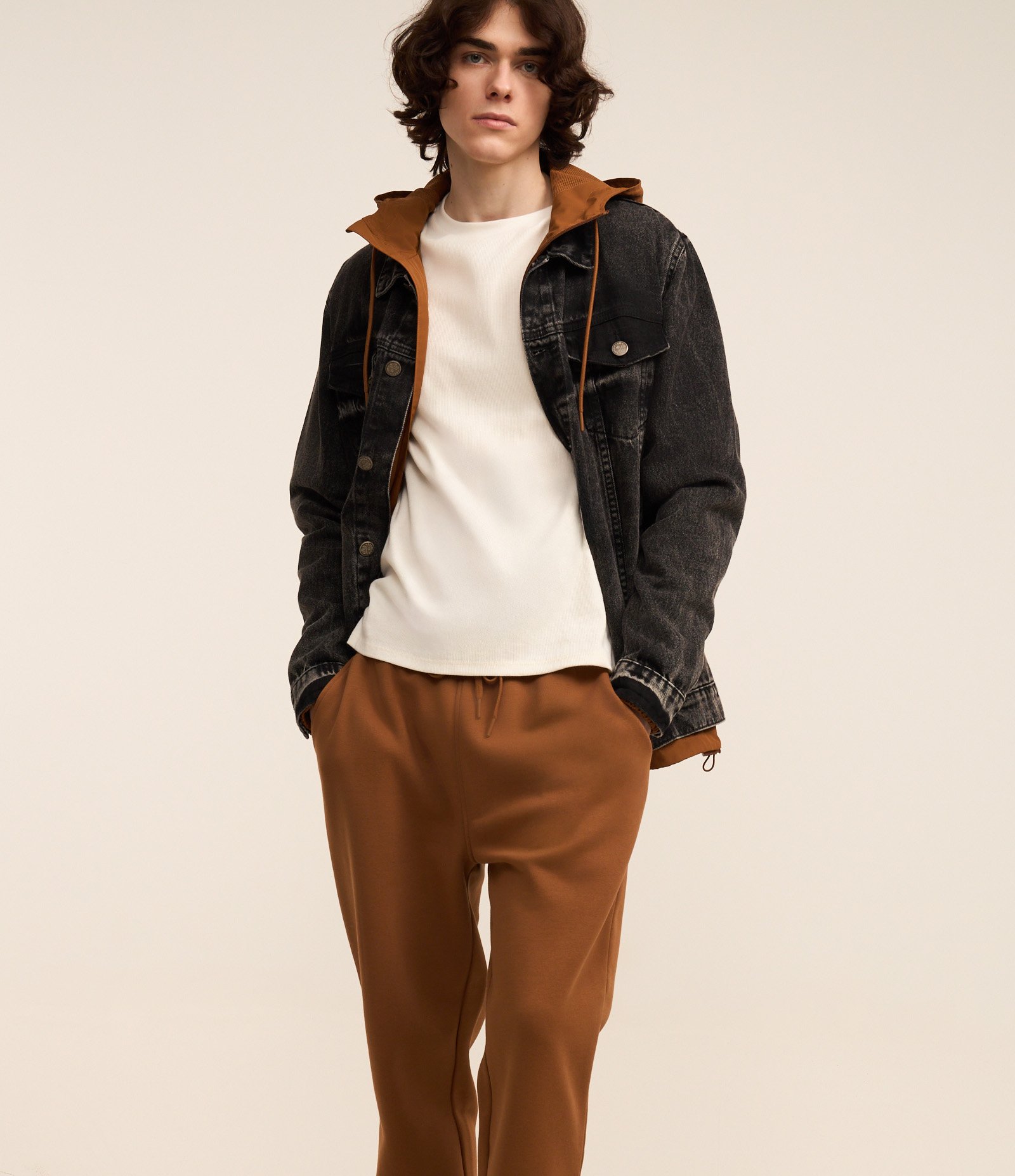 Calça em Moletom com Cós Elástico e Barra Ajustada Marrom 3