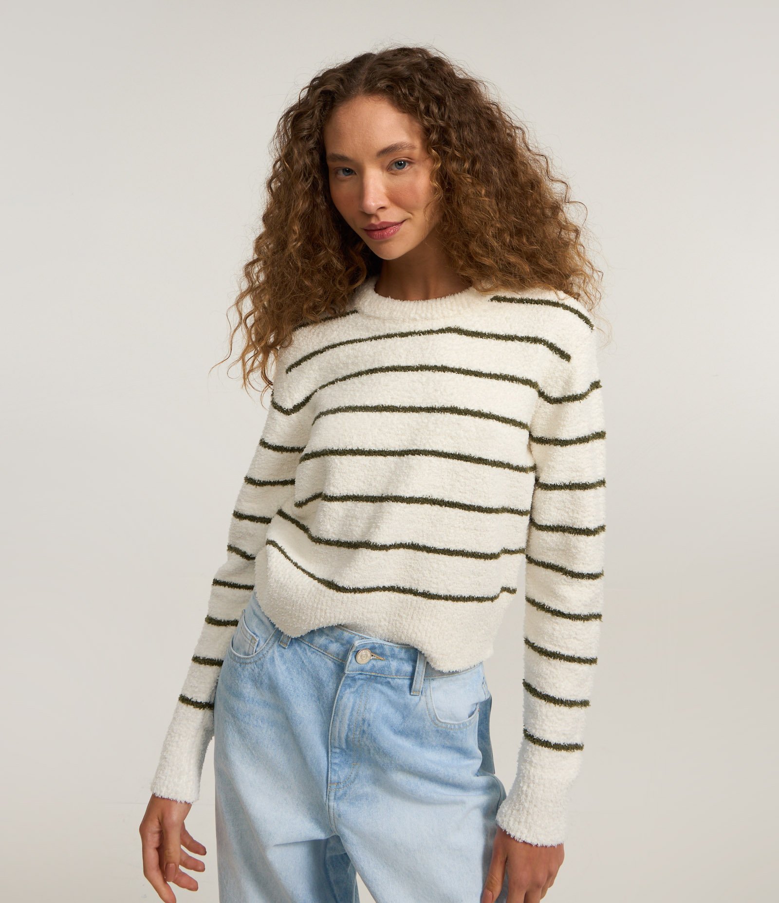 Blusa em Tricô Listrado com Pelinhos Branco 1