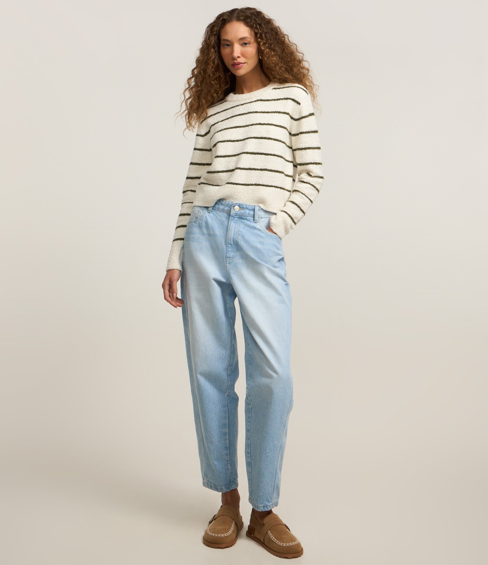 Blusa em Tricô Listrado com Pelinhos Branco 2