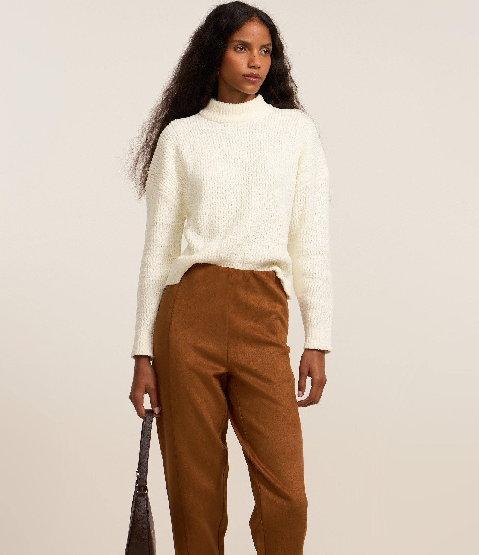 Calça Legging em Suedine e Zíper Lateral Marrom 2