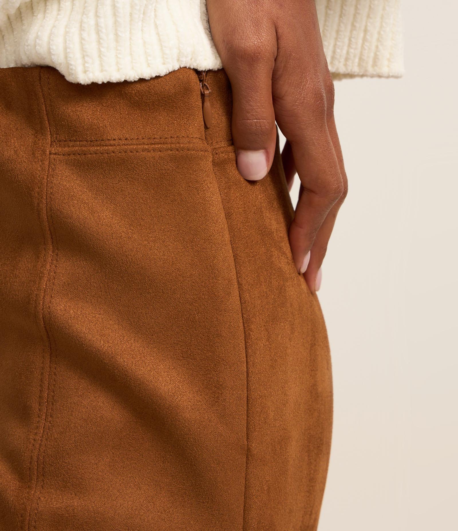 Calça Legging em Suedine e Zíper Lateral Marrom 4