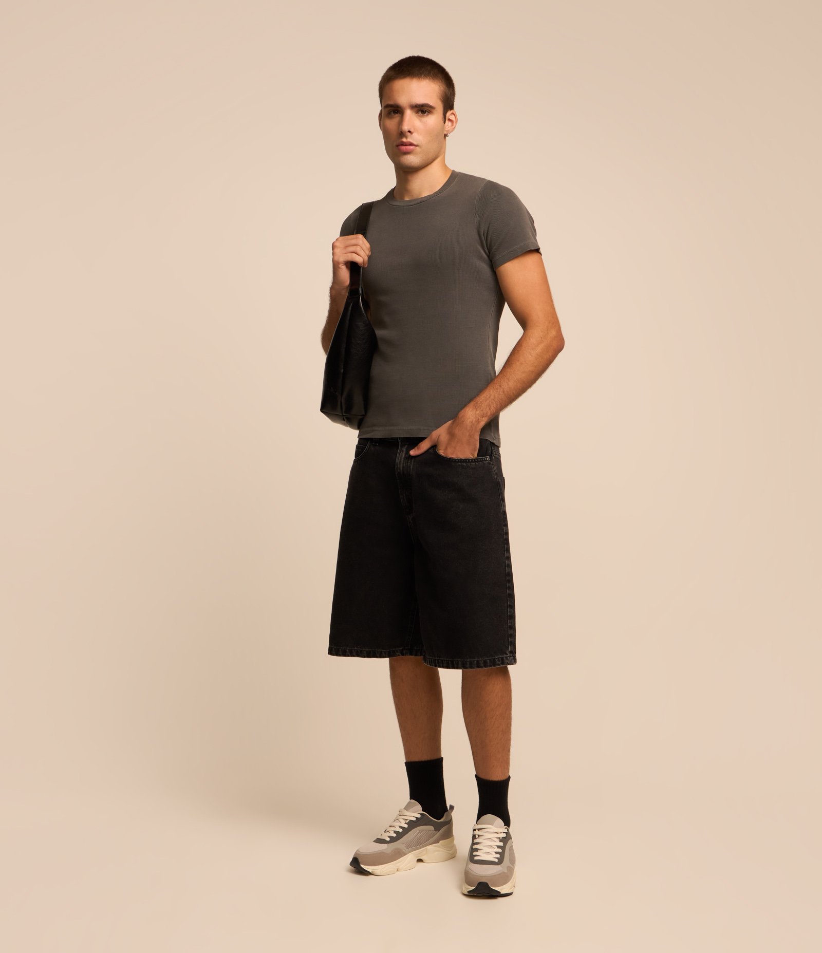 Bermuda Baggy Vintage em Jeans Preto 3