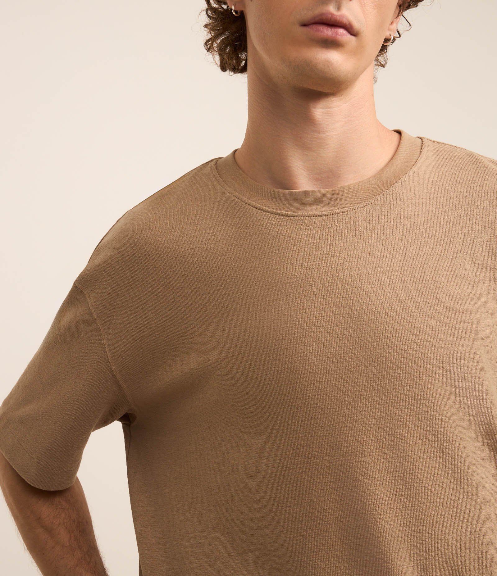 Camiseta em Algodão Texturizado em Gola Redonda Marrom 3