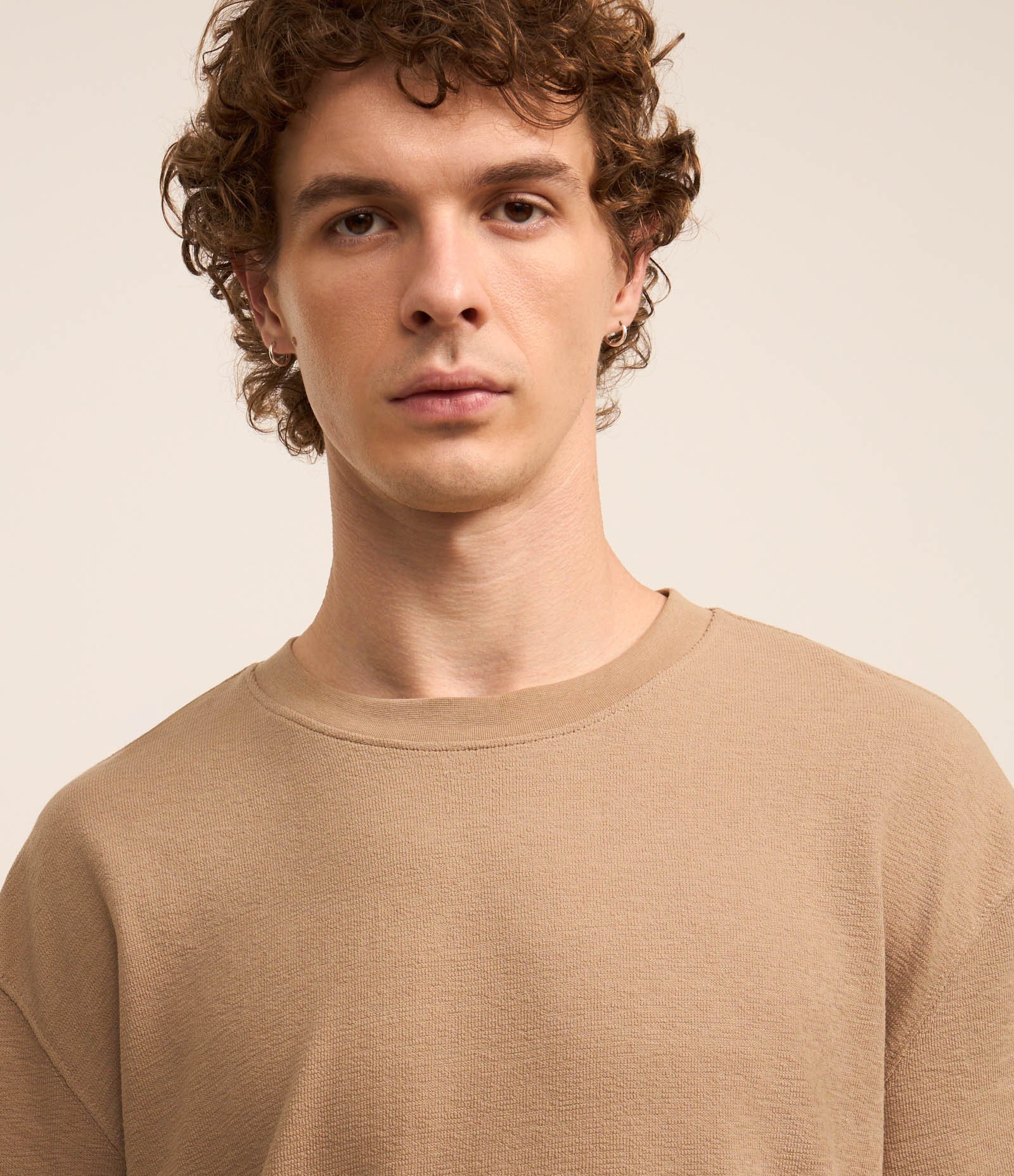 Camiseta em Algodão Texturizado em Gola Redonda Marrom 4
