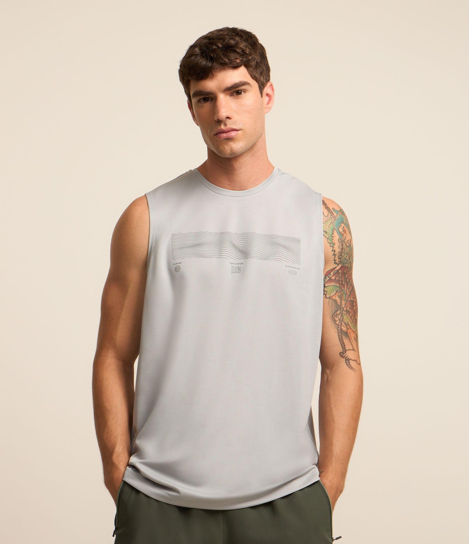 Regata Machão em Tecnologia Dry com Estampa Abstrata Branco 1