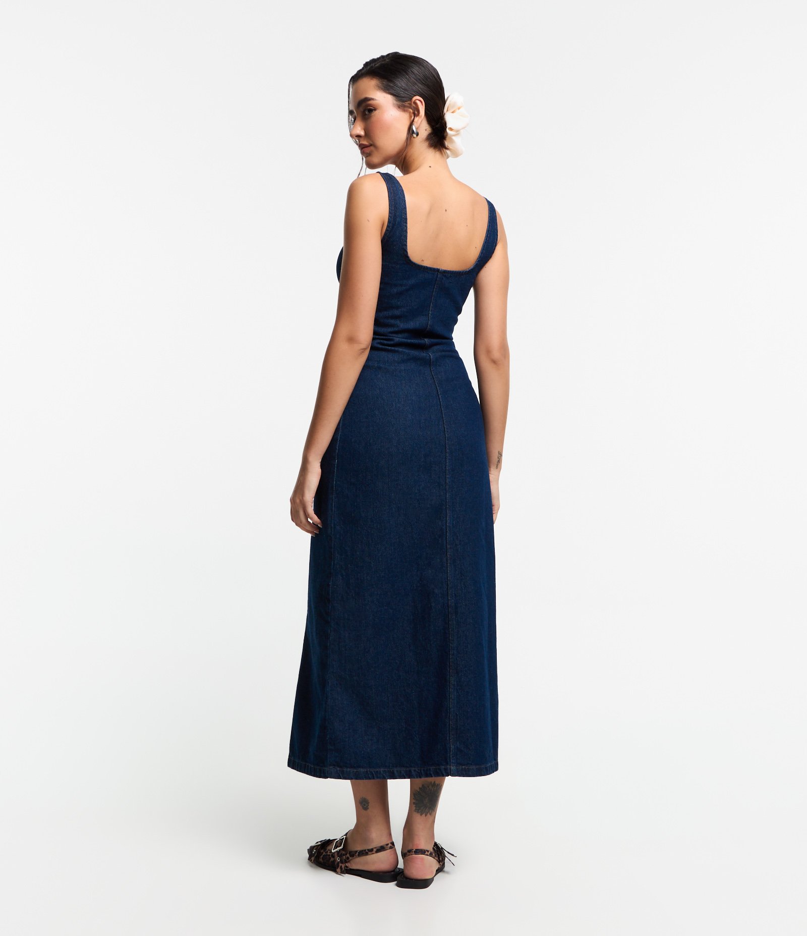 Vestido New Midi Sem Manga em Jeans com Abotoamento Azul 4