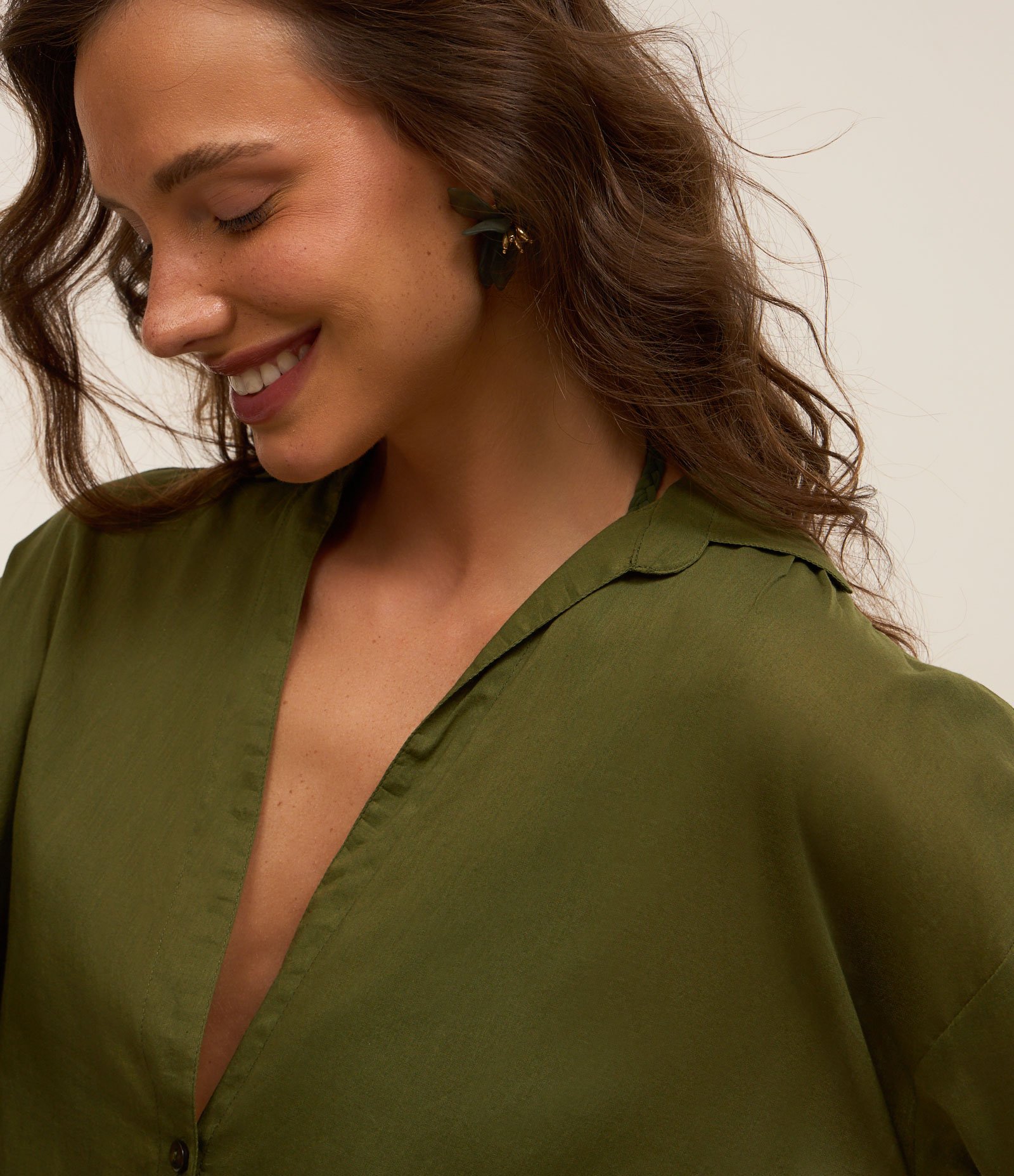 Saída de Praia Bata Chemise em Voal com Botões Verde 4