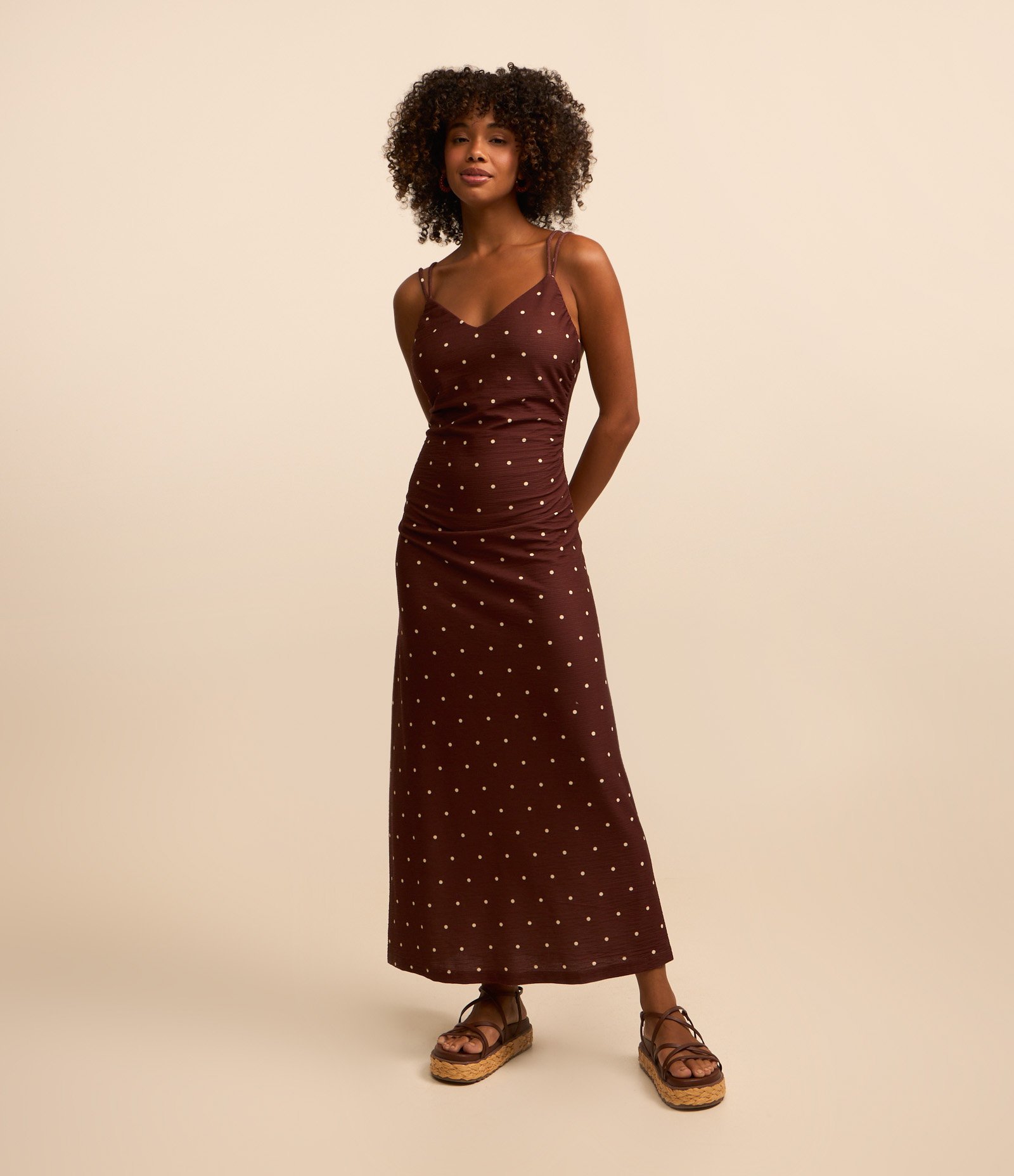 Vestido New Midi Texturizado Poá com Alcinhas Duplas Marrom 1