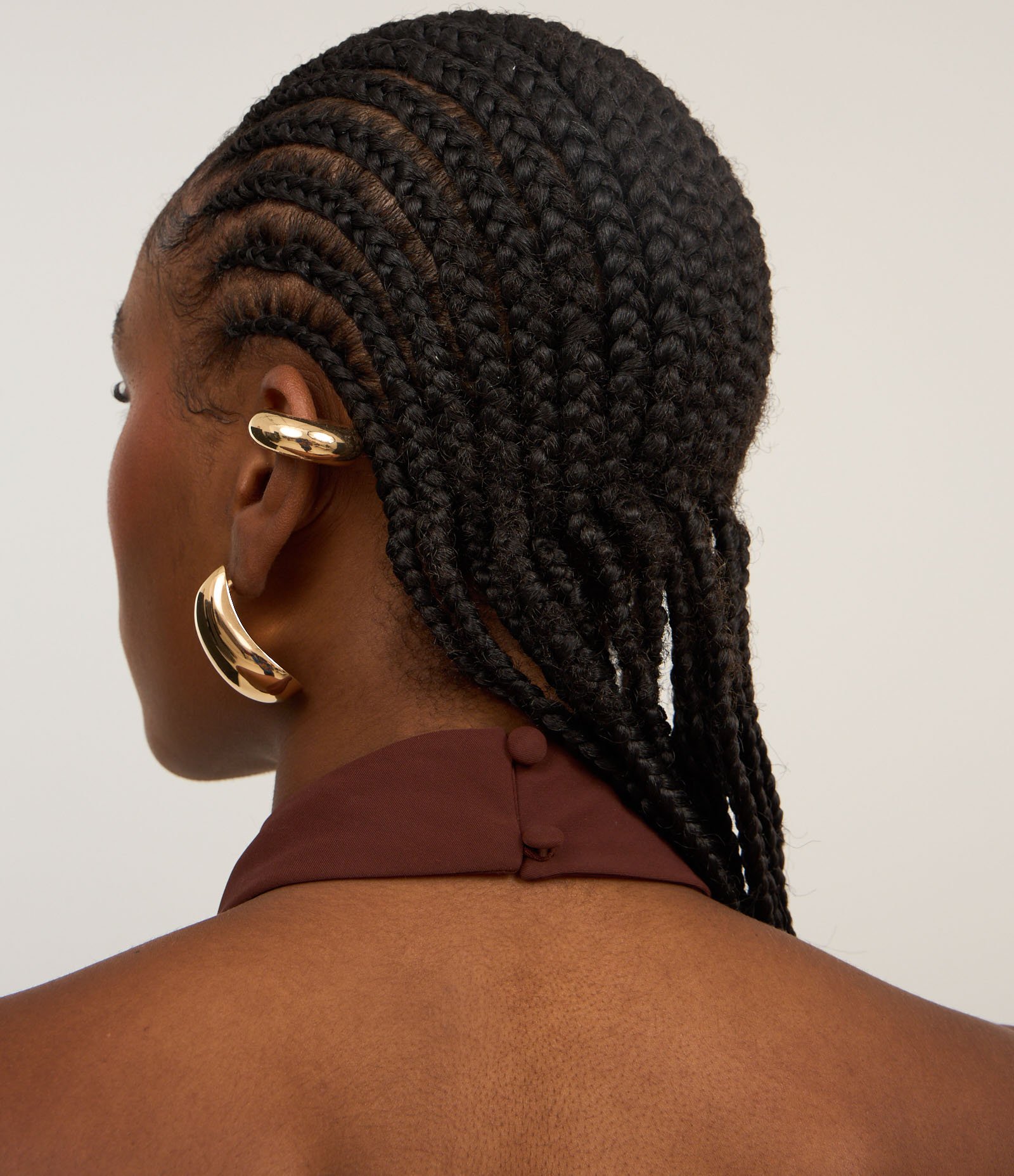 Blusa Cropped em Crepe com Decote Halter Marrom 6