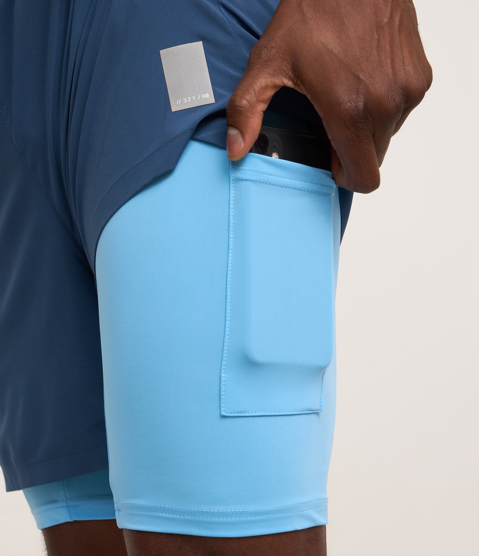 Bermuda Esportiva com Short de Compressão Azul 4