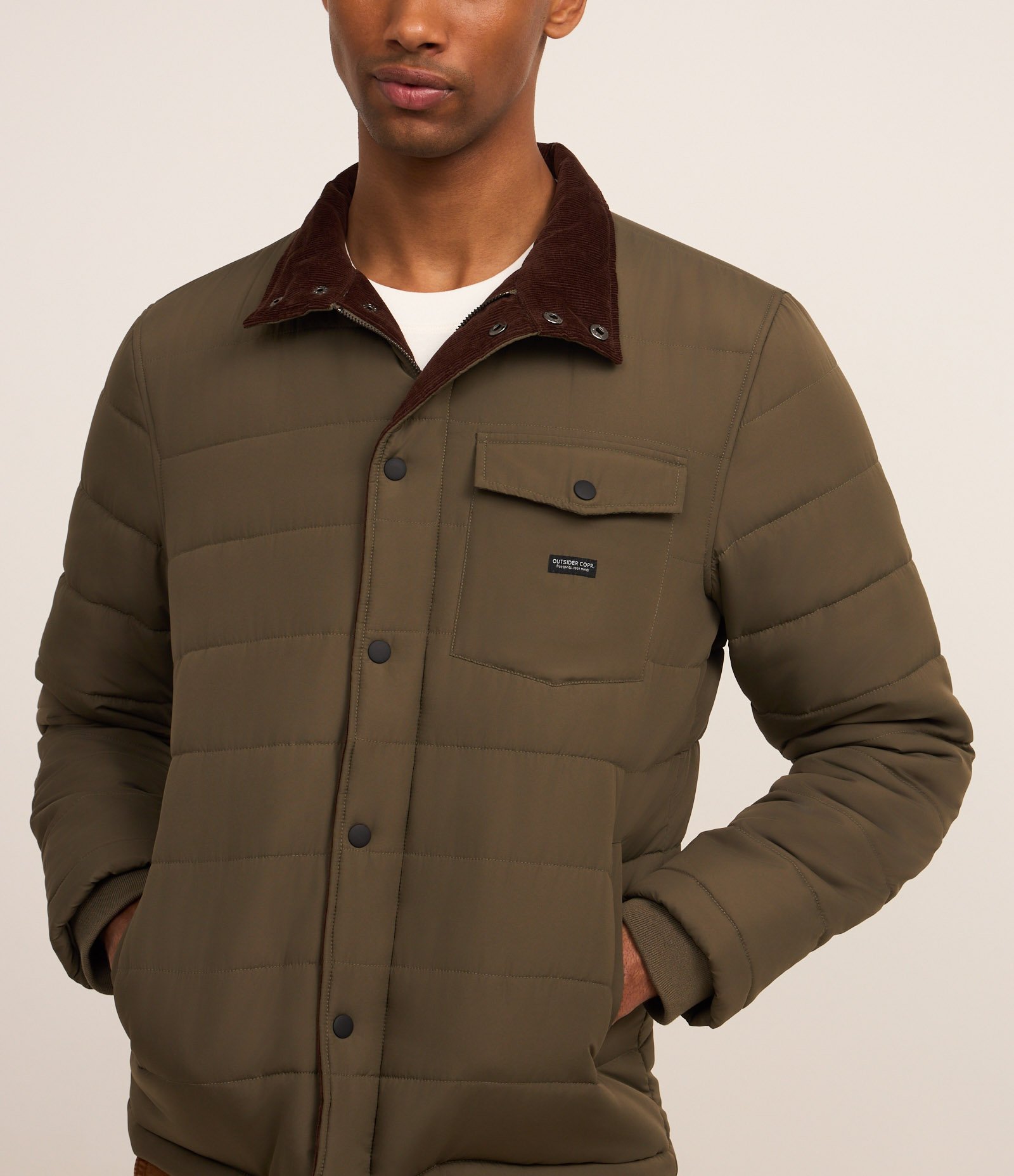 Jaqueta Puffer com Gola Alta Aveludada e Bolso Cargo Marrom 3