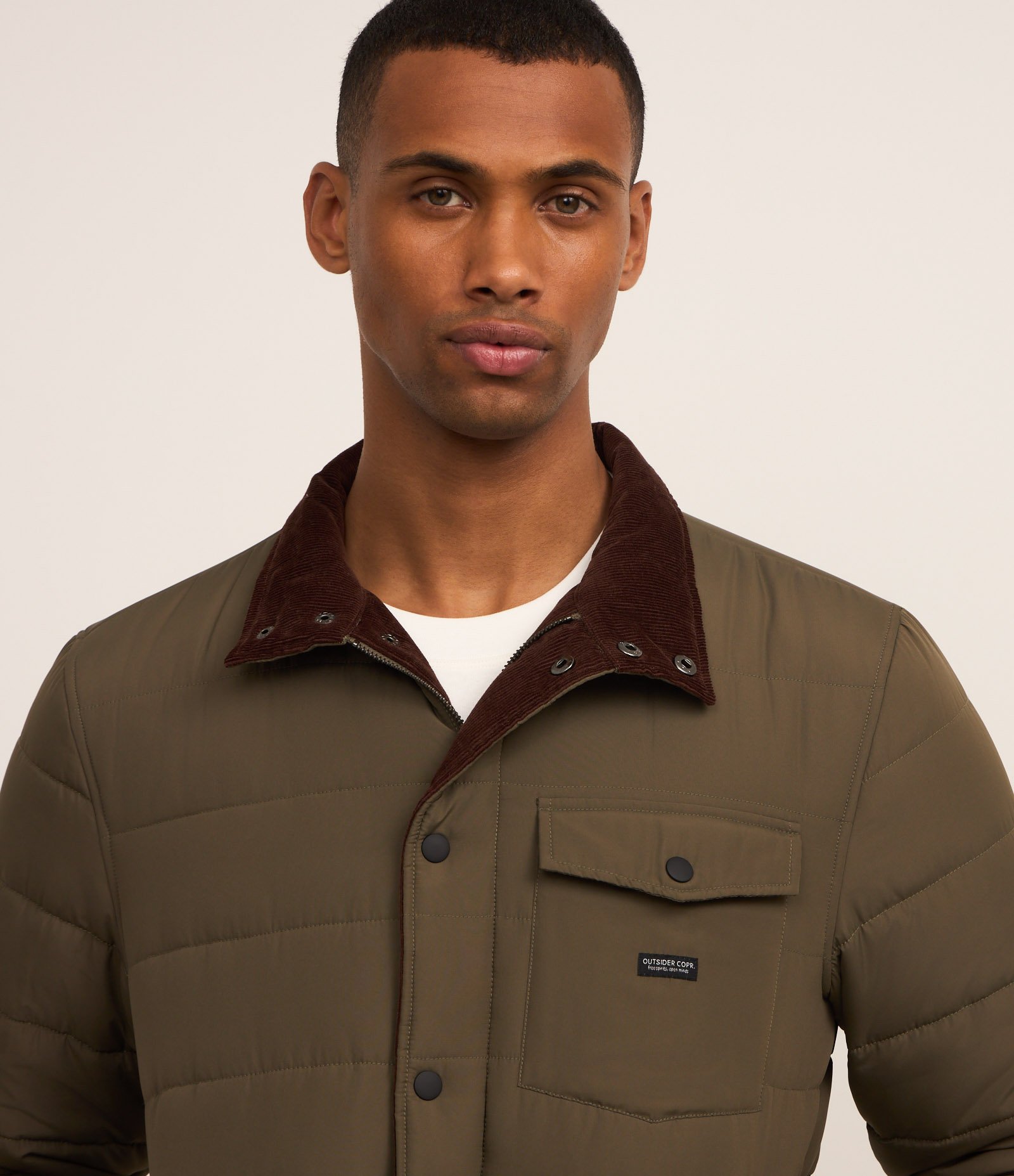 Jaqueta Puffer com Gola Alta Aveludada e Bolso Cargo Marrom 6