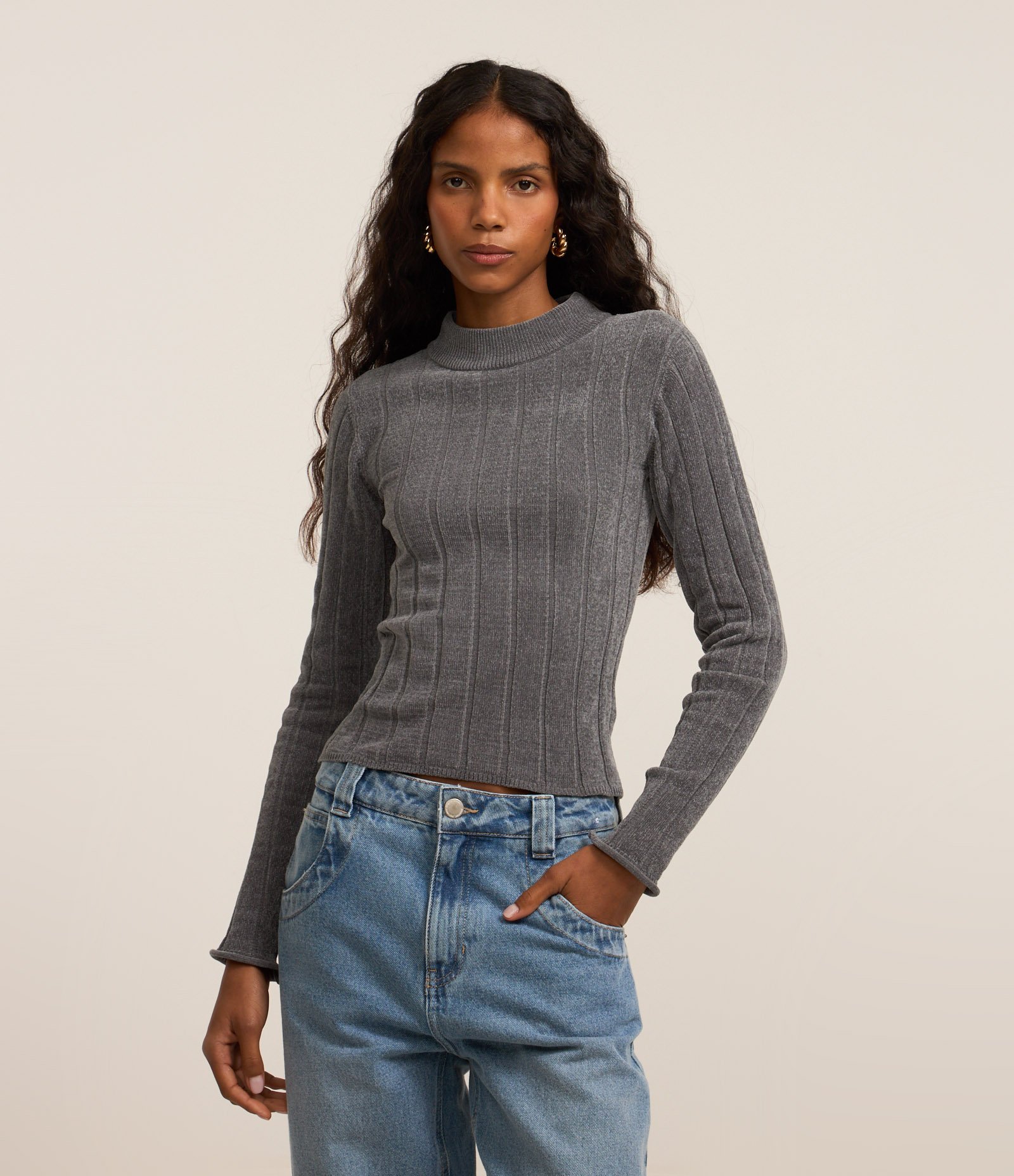 Blusa Slim em Chenille Canelada com Golinha Cinza Médio 1