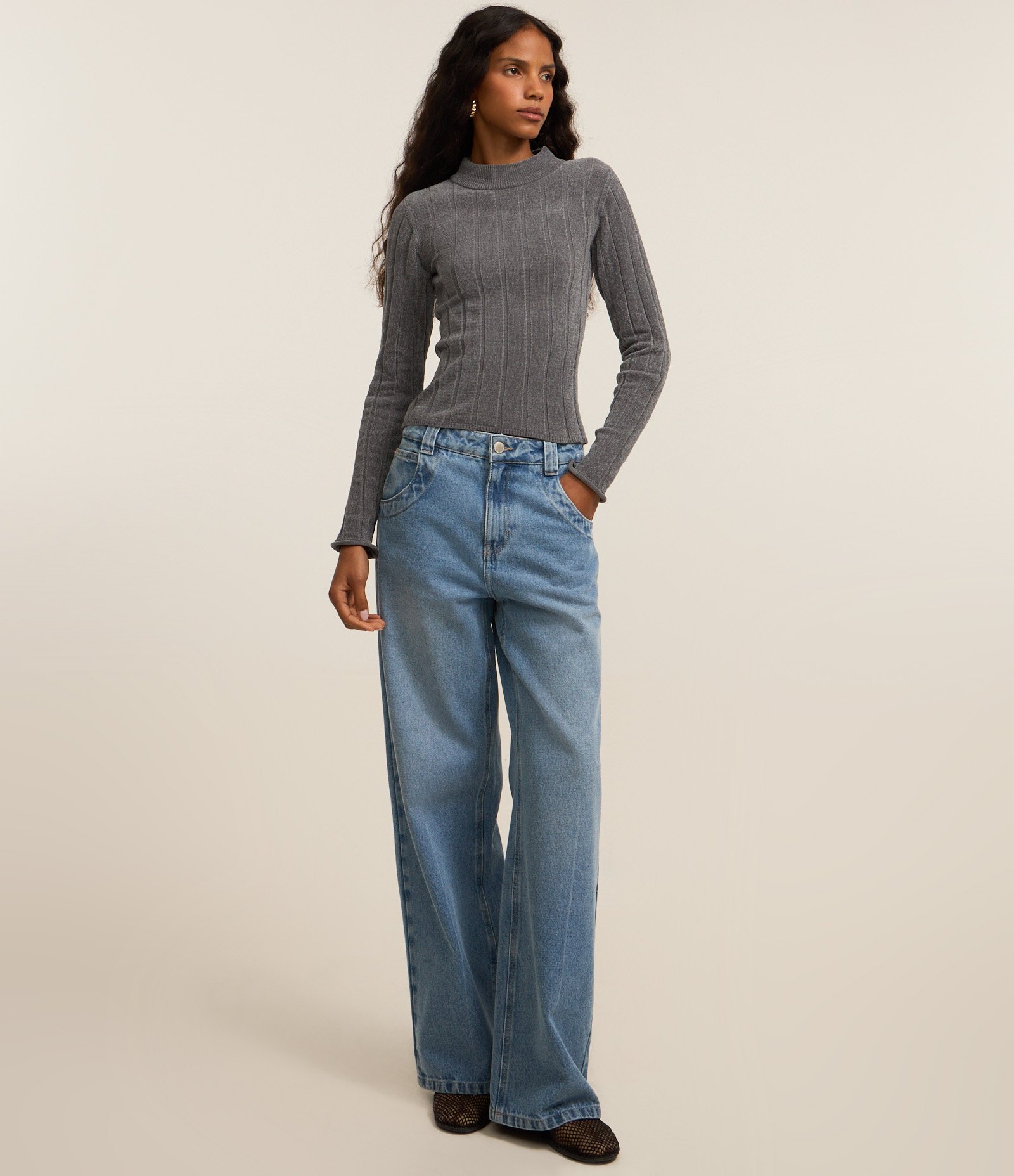 Blusa Slim em Chenille Canelada com Golinha Cinza Médio 2