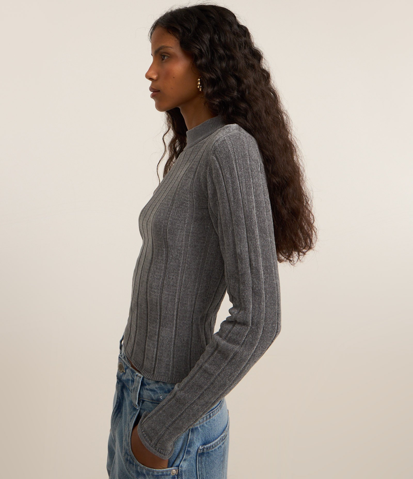 Blusa Slim em Chenille Canelada com Golinha Cinza Médio 4