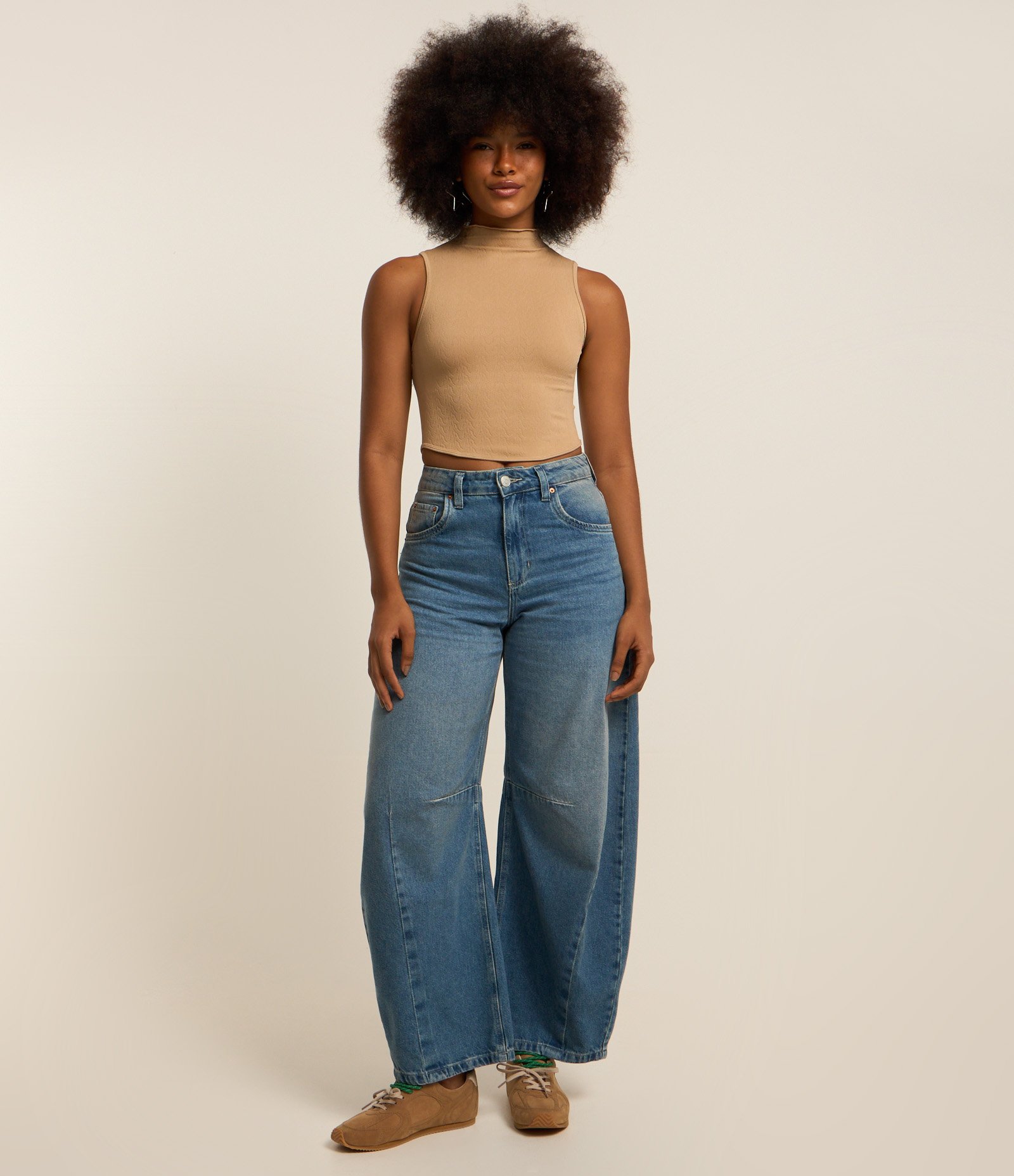 Blusa sem Manga em Poliamida Seamless e Gola Alta com Frufru Bege 2