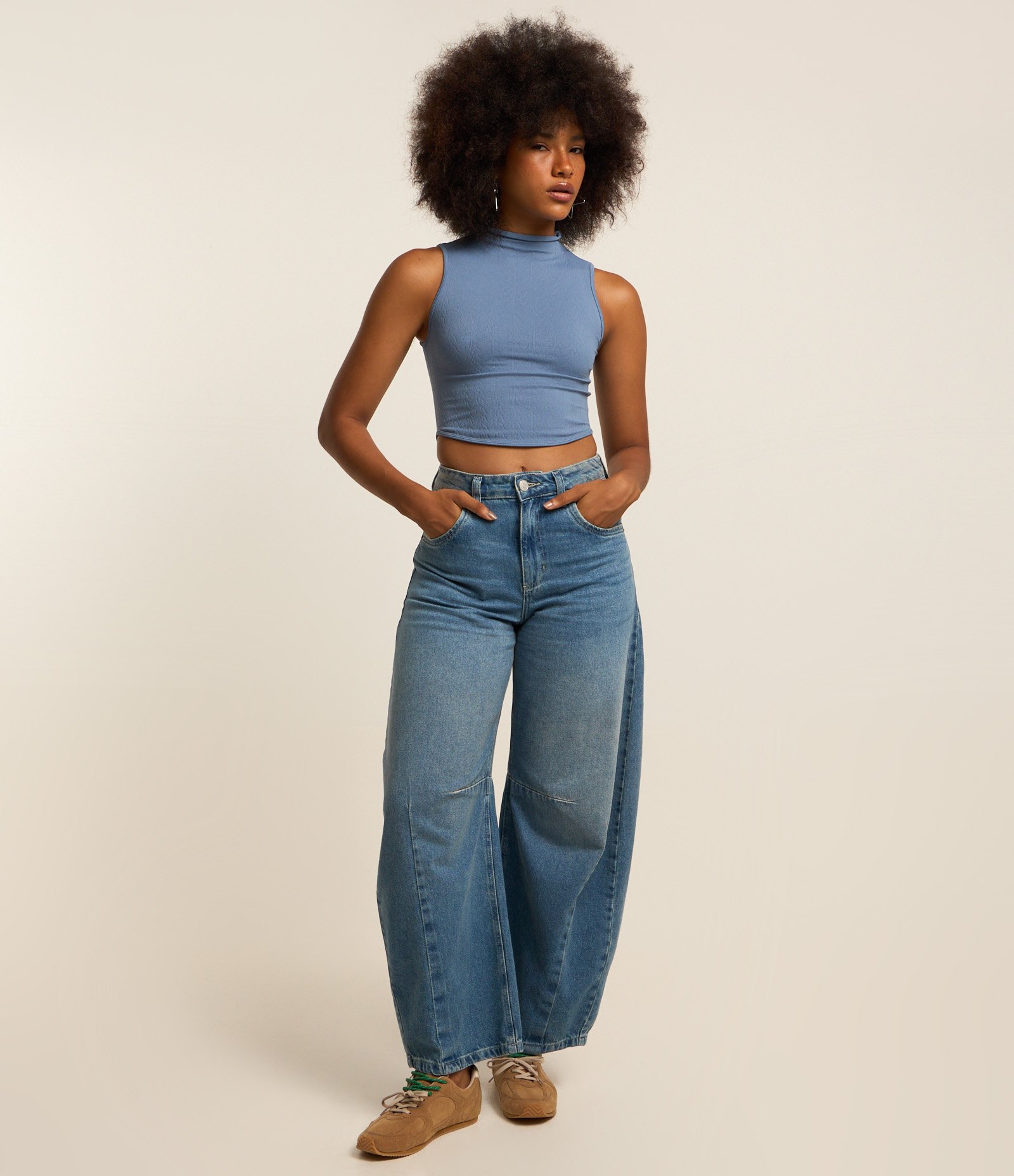 Blusa sem Manga em Poliamida Seamless e Gola Alta com Frufru Azul 2