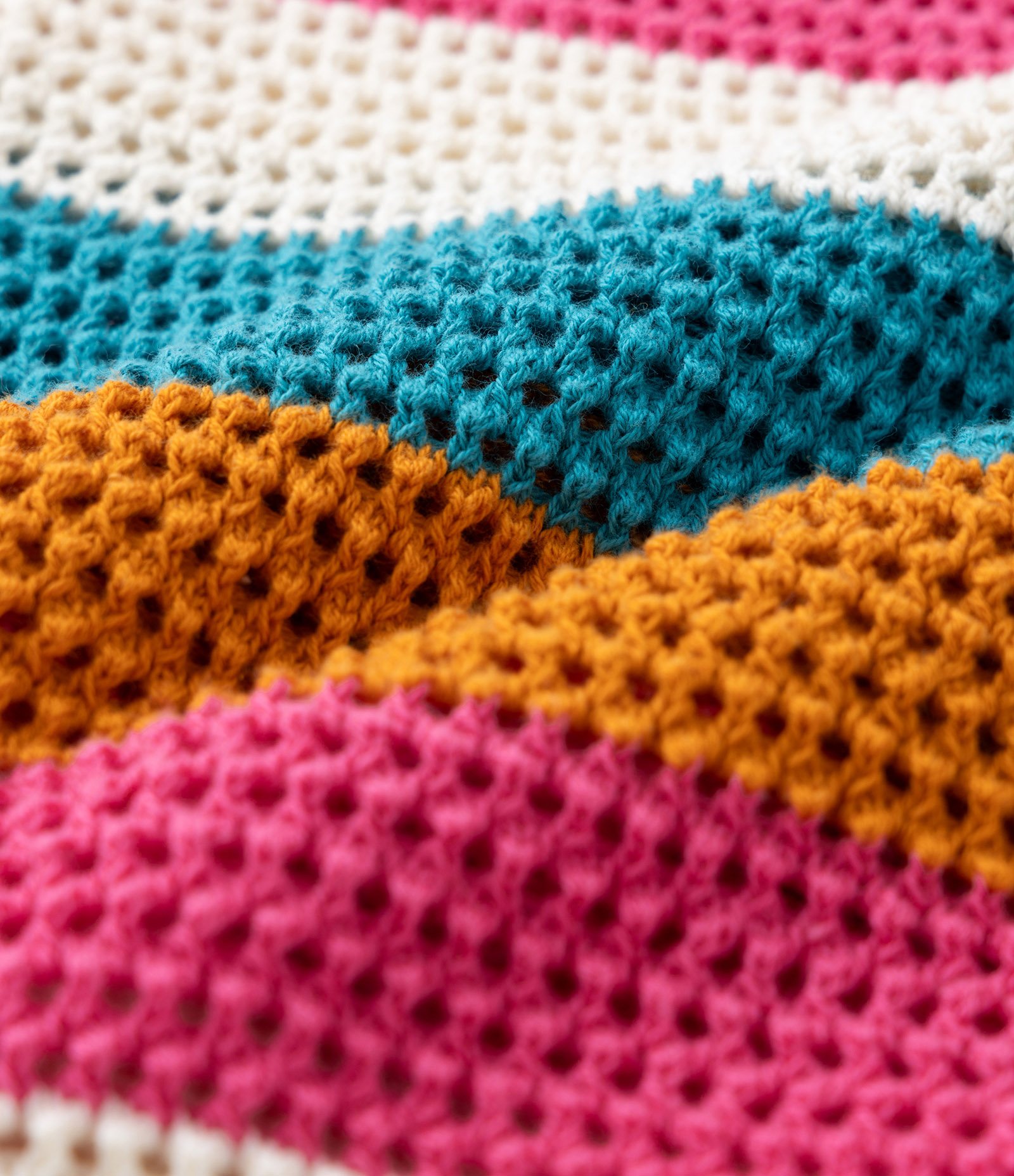 Blusa Efeito Crochê Listrada com Botões Curve & Plus Size Multicores 7