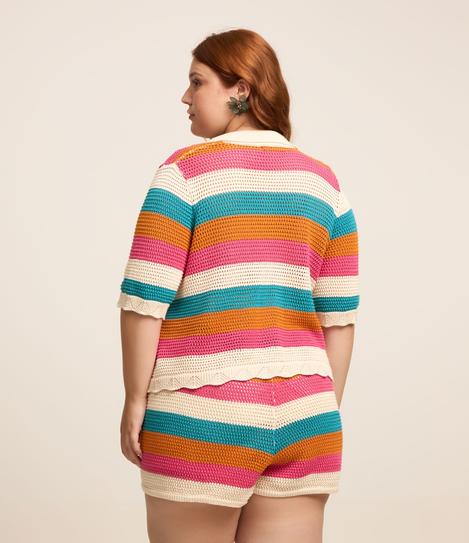 Blusa Efeito Crochê Listrada com Botões Curve & Plus Size Multicores 3
