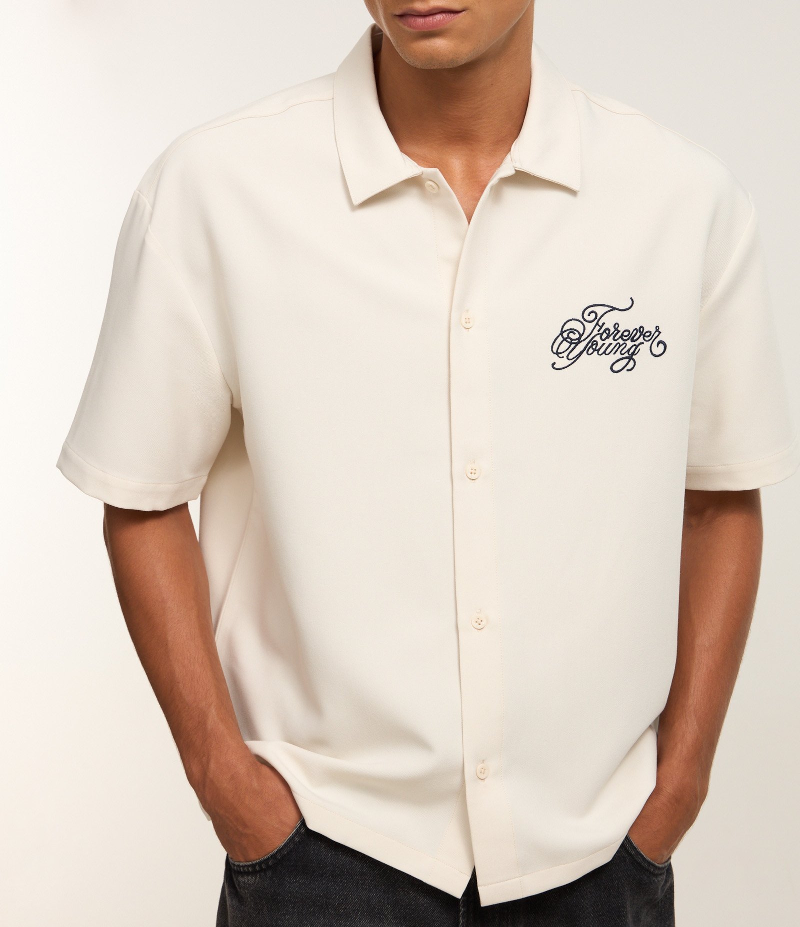 Camisa Boxy em Viscose com Bordado no Peito e Costas Branco 5