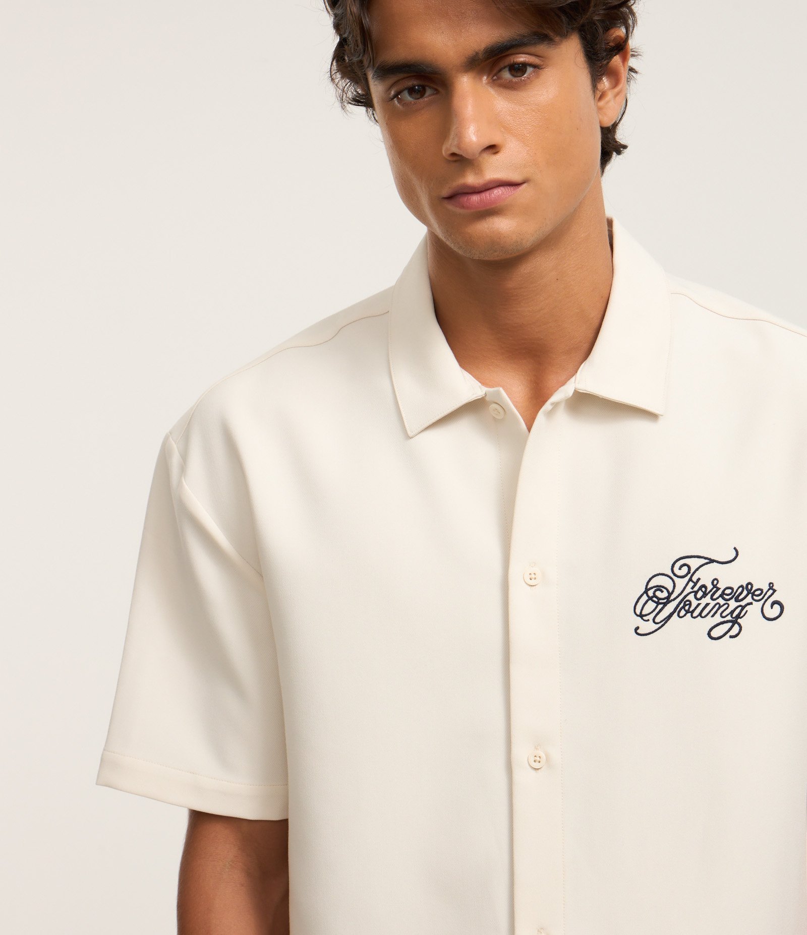 Camisa Boxy em Viscose com Bordado no Peito e Costas Branco 7