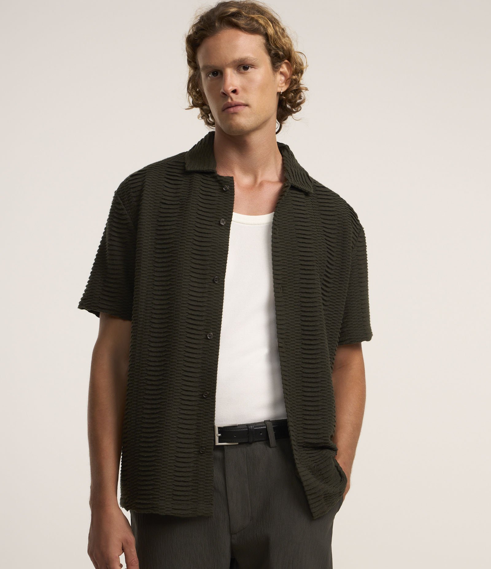 Camisa Boxy com Textura Enrugada Cinza 1