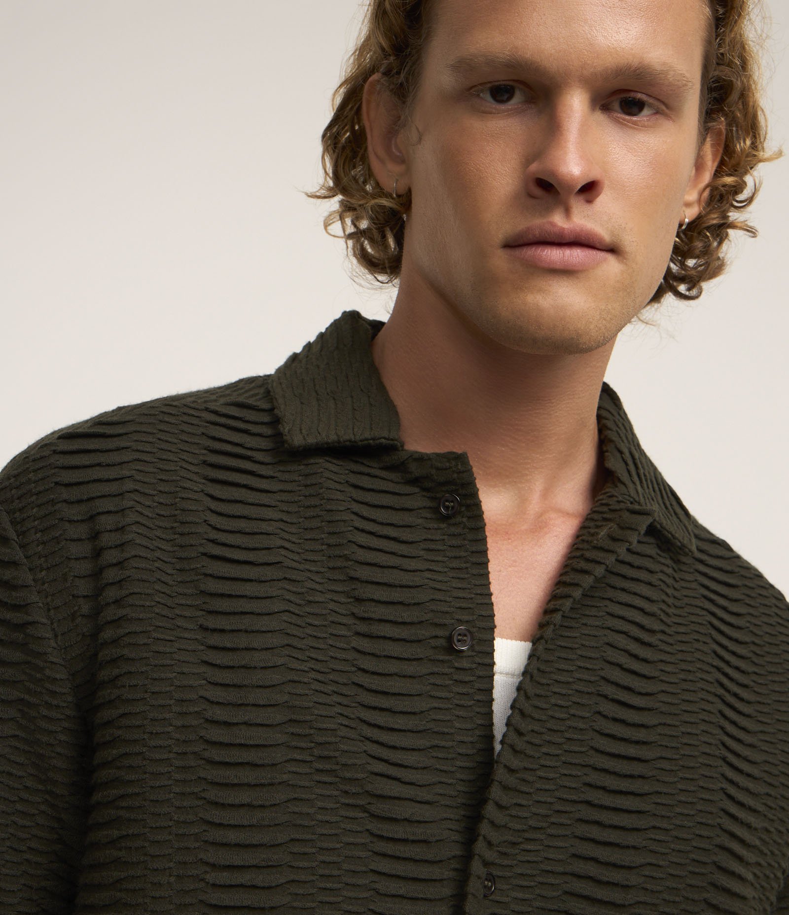 Camisa Boxy com Textura Enrugada Cinza 3