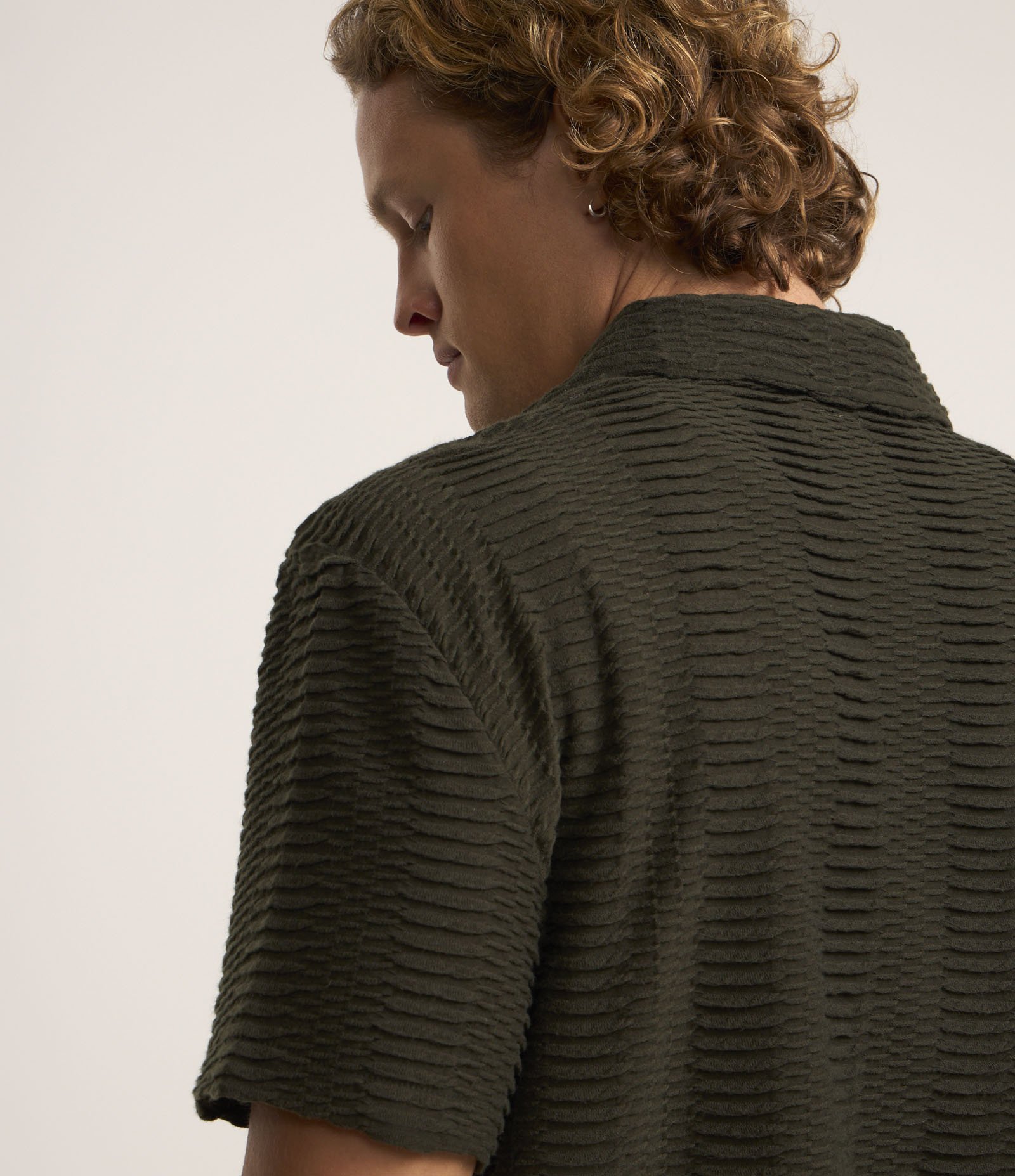 Camisa Boxy com Textura Enrugada Cinza 4