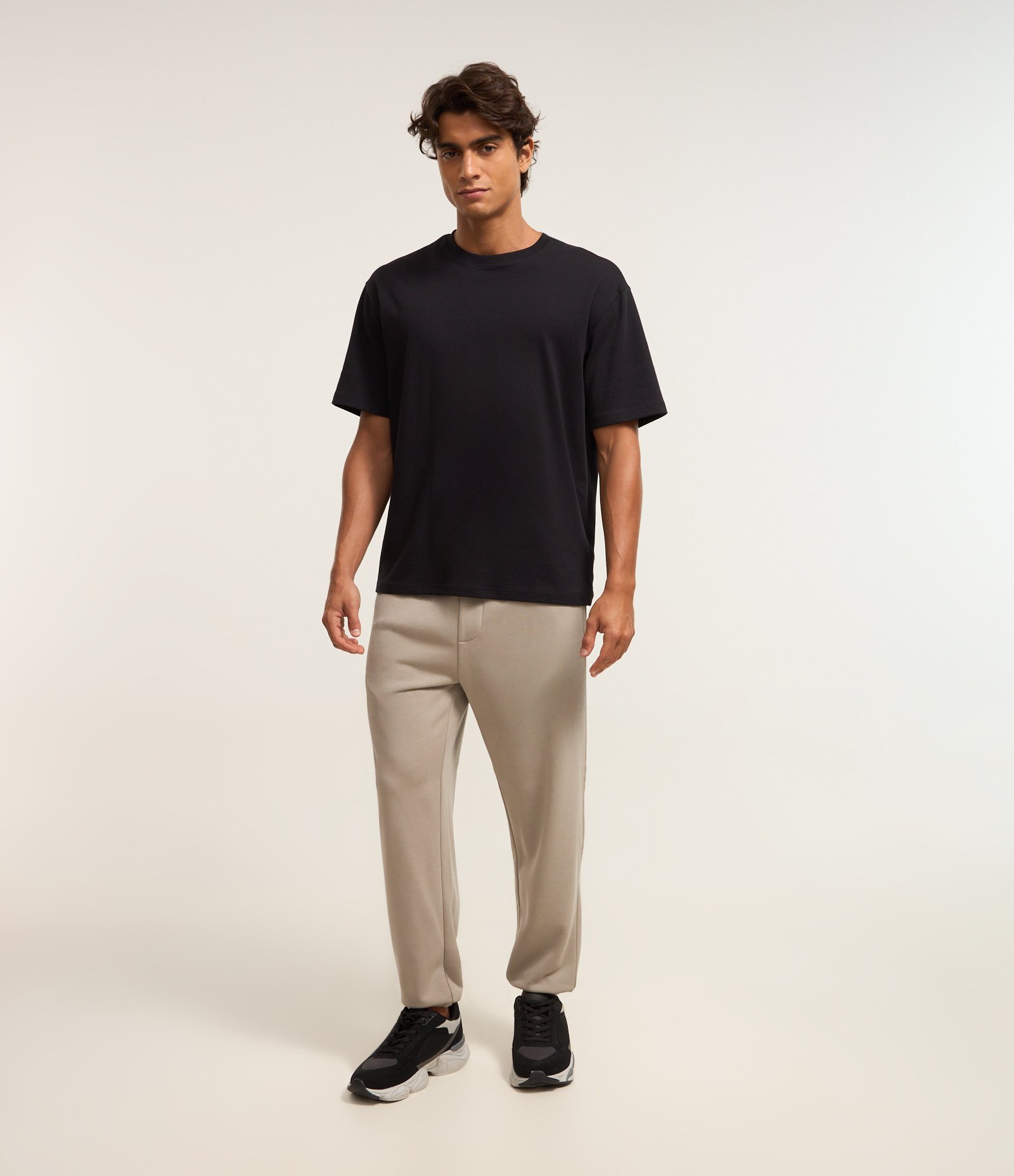 Calça Jogger em Moletom com Cós Elástico e Cordão 1