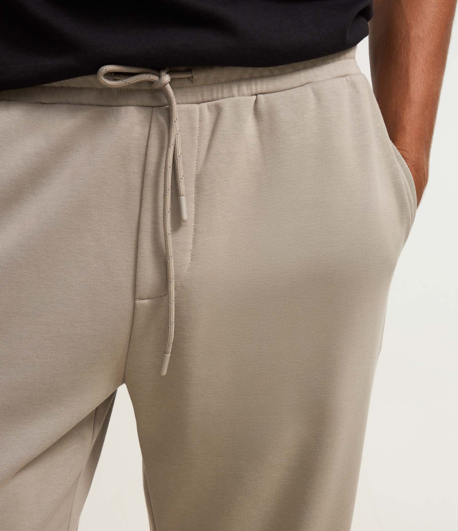 Calça Jogger em Moletom com Cós Elástico e Cordão 4