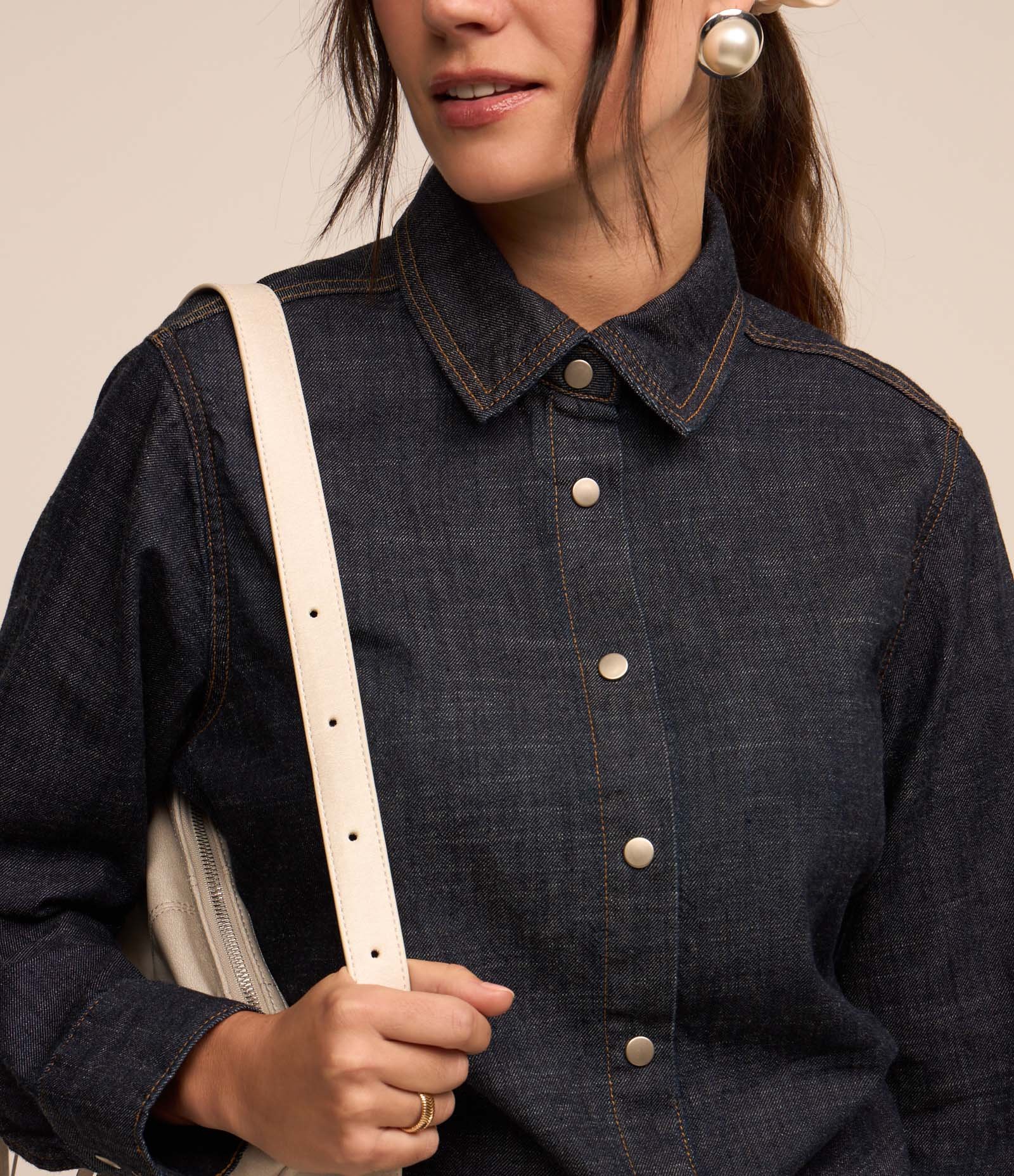 Vestido Jeans com Pregas nas Laterais e Abotoamento Azul Escuro 2