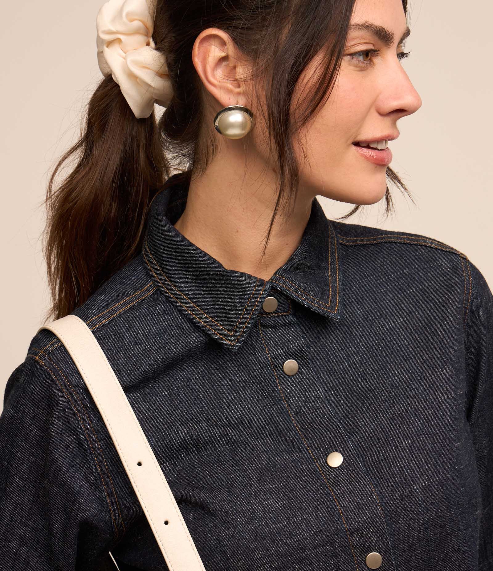 Vestido Jeans com Pregas nas Laterais e Abotoamento Azul Escuro 4