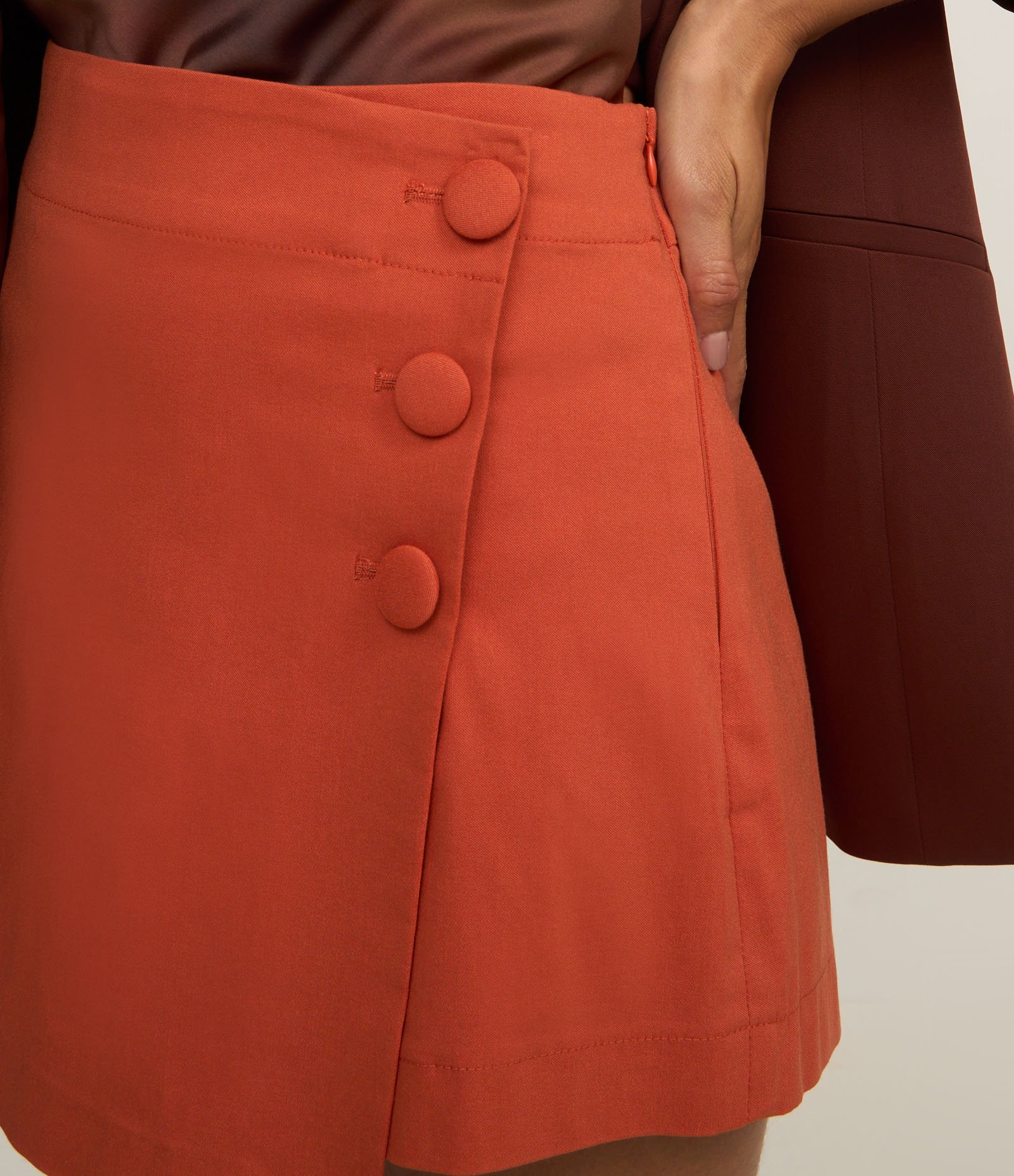 Short Saia em Bengaline Assimétrica com Botões Forrados Laranja 3