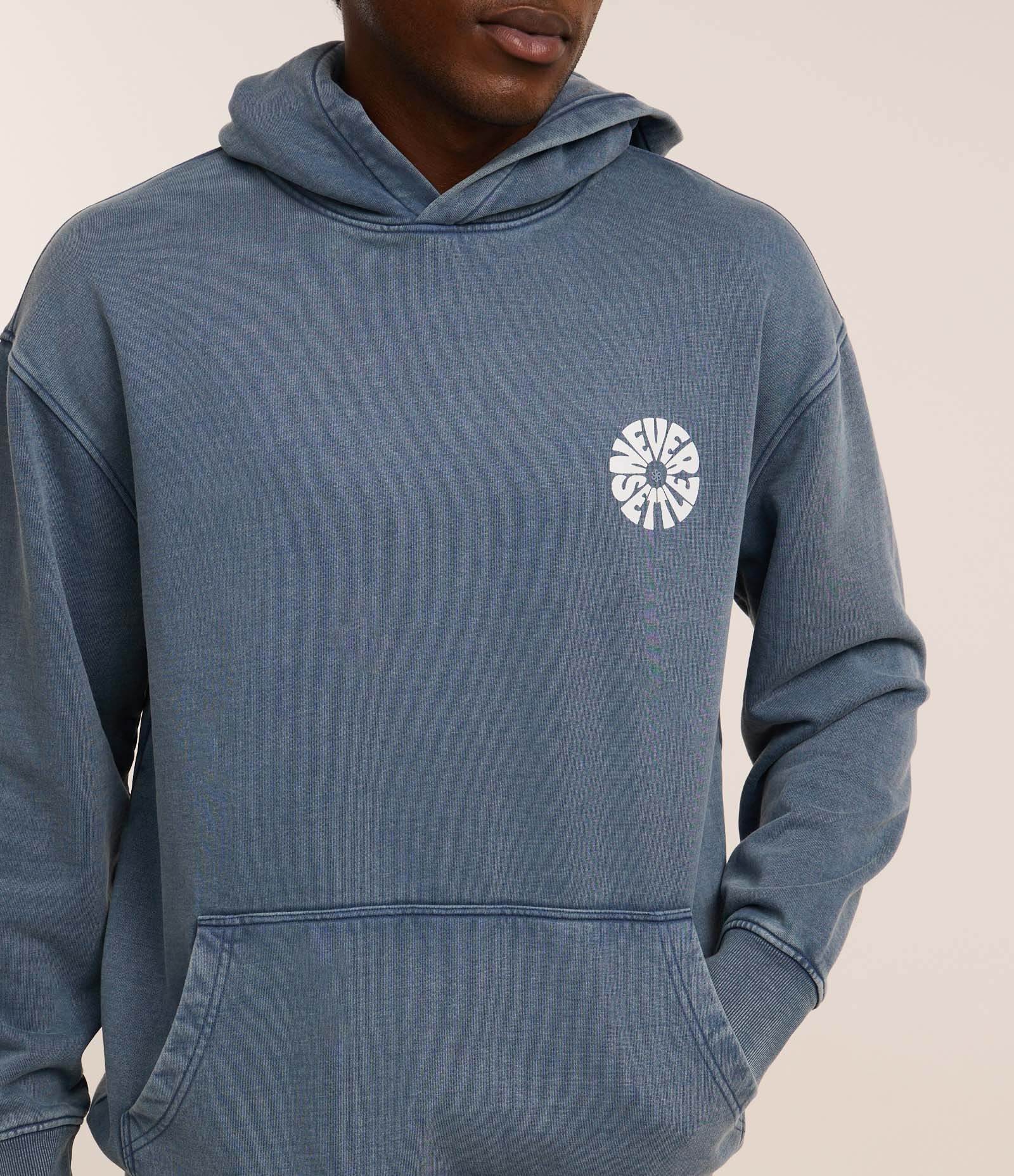 Casaco Relaxed em Moletom com Felpa com Capuz e Estampa Lettering Never Settle Azul 5