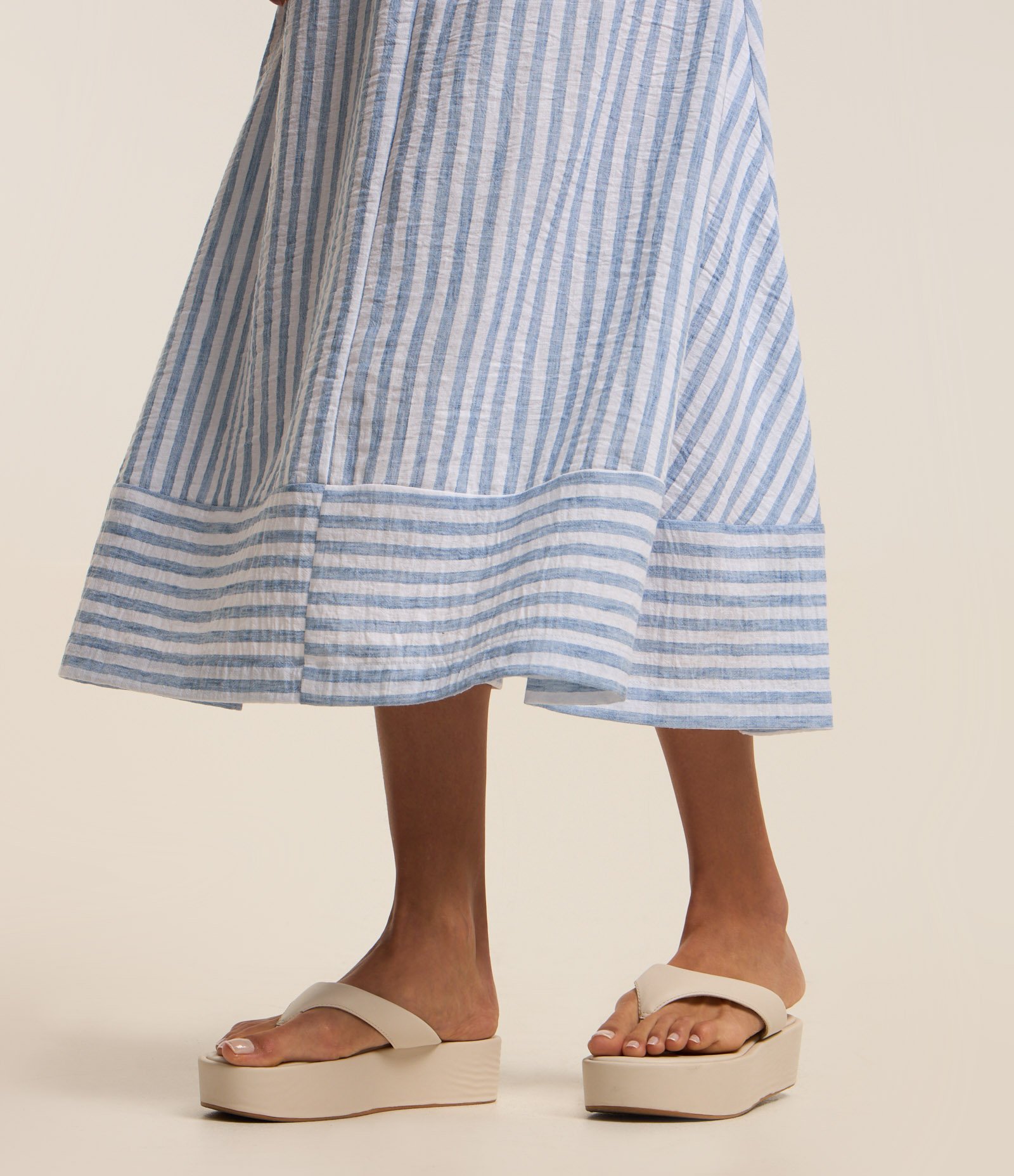 Vestido New Midi em Tricoline Listrado e Barra Invertida Azul 4