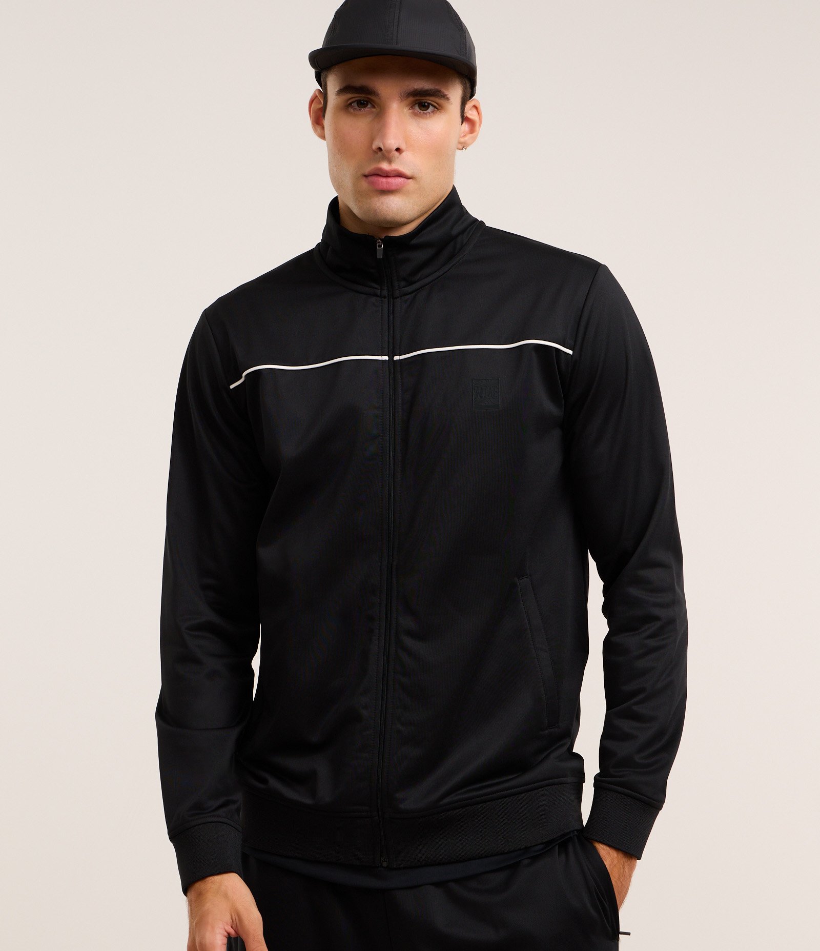 Jaqueta Esportiva em Helanca com Detalhes em Frisos 1