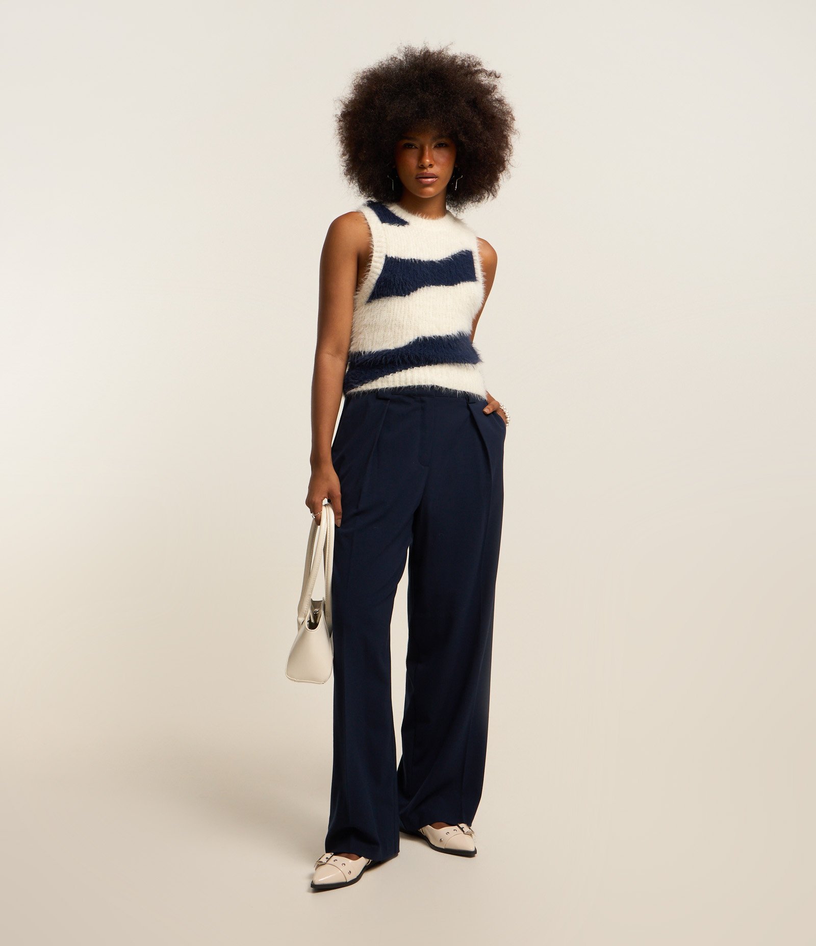 Calça Reta em Alfaiataria com Friso Azul Marinho 1